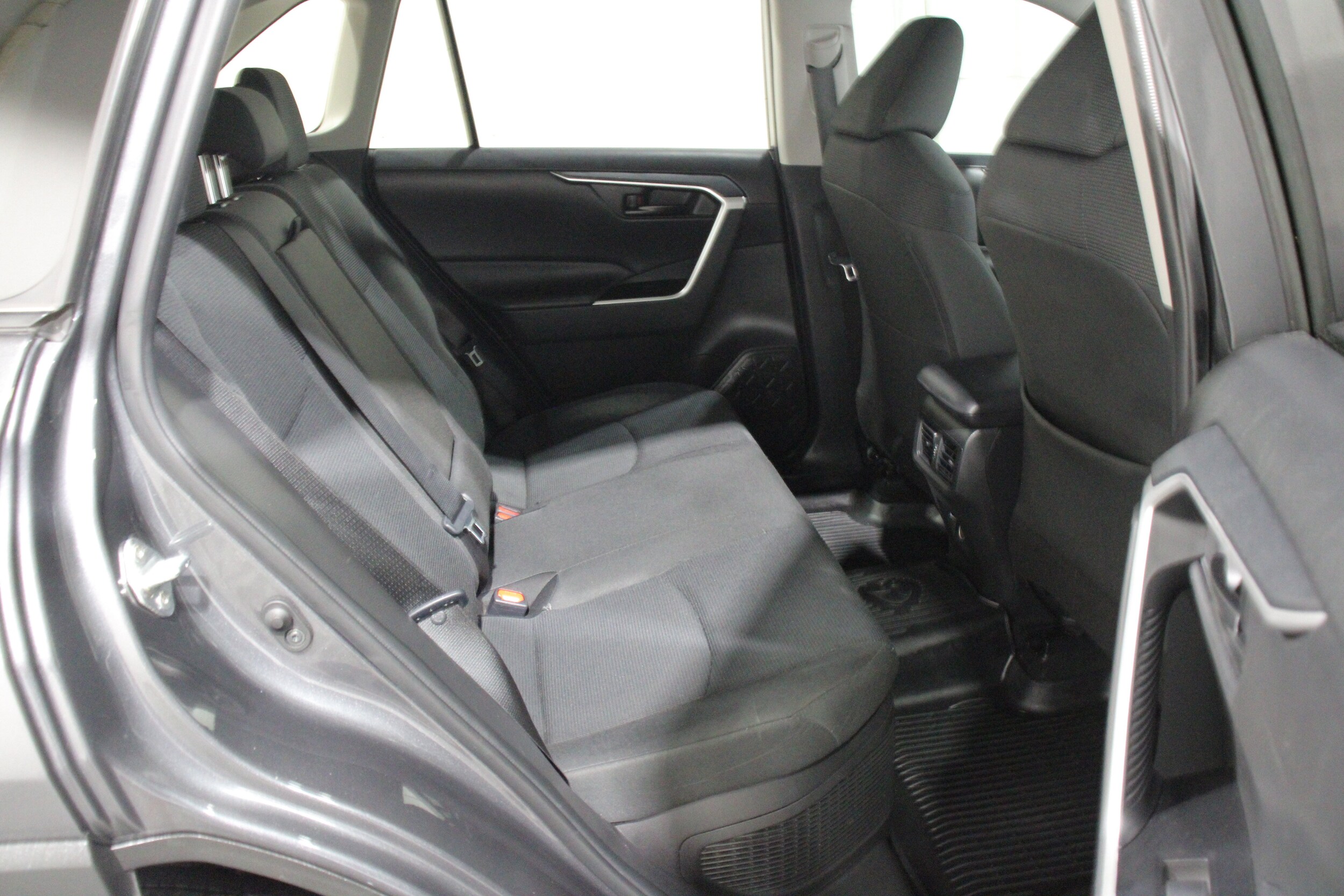 2024 Toyota RAV4 LE - Photo 25