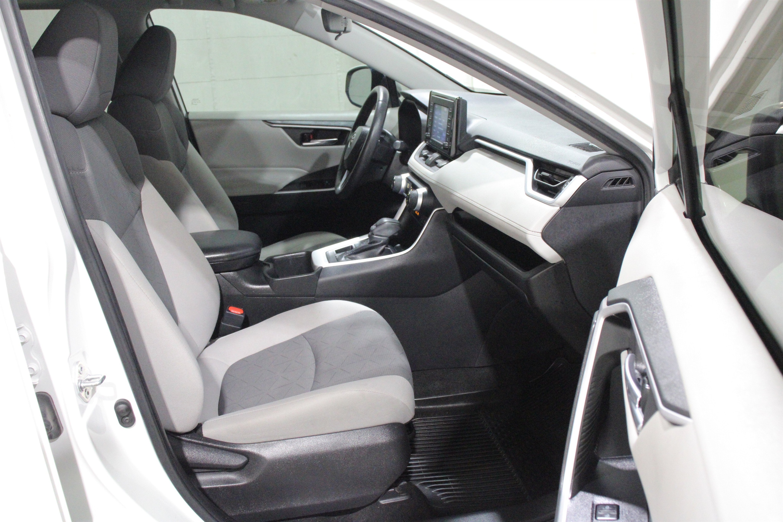 2022 Toyota RAV4 XLE - Photo 27