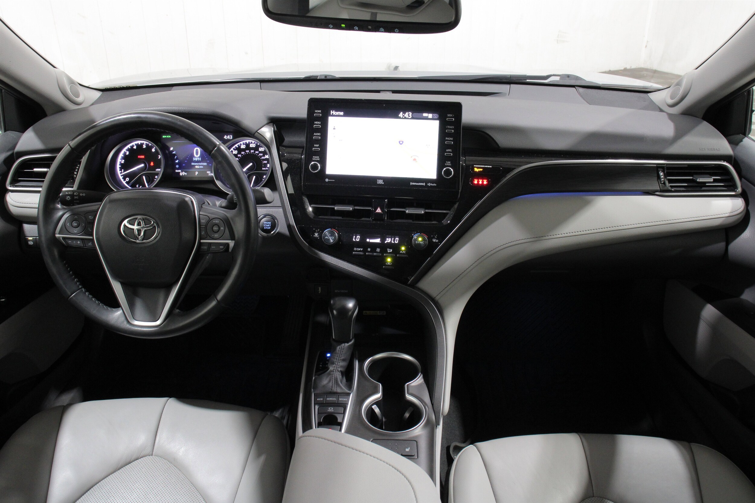 2022 Toyota Camry XLE photo 2