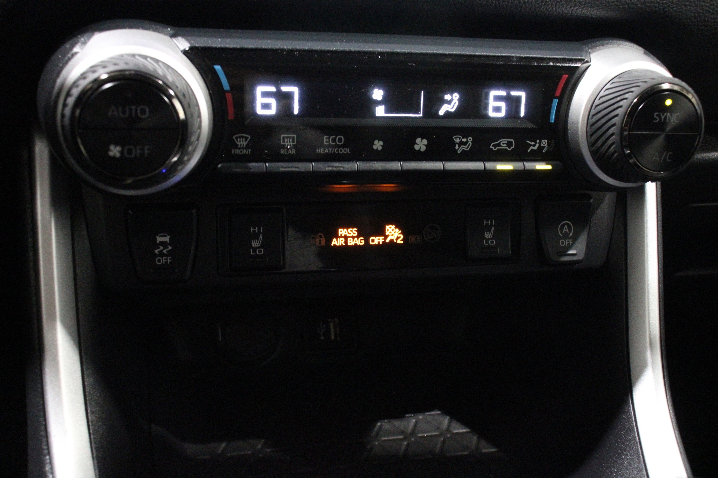2025 Toyota RAV4 XLE Premium - Photo 19