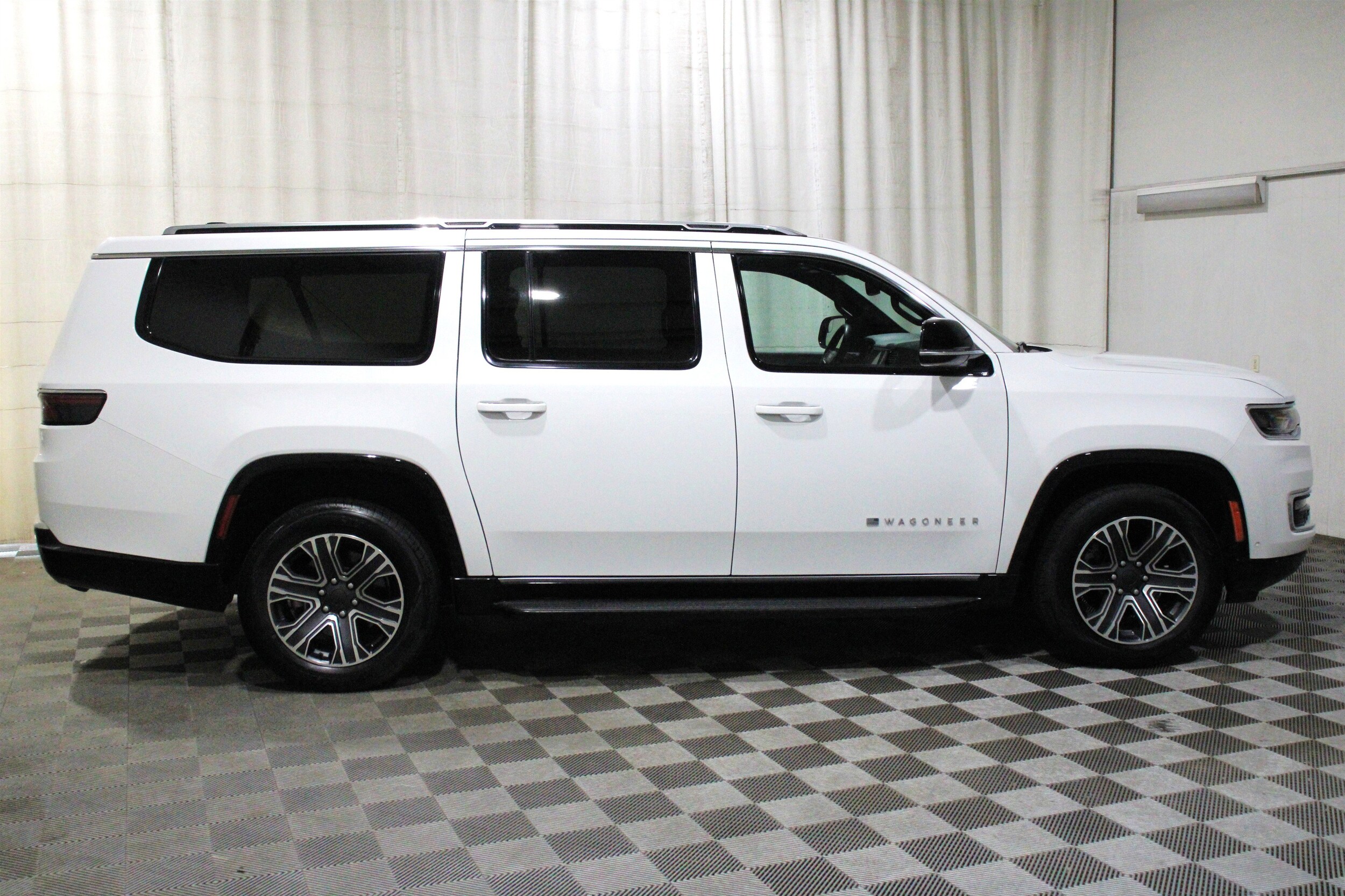 2024 Jeep Wagoneer L Series II - Photo 34