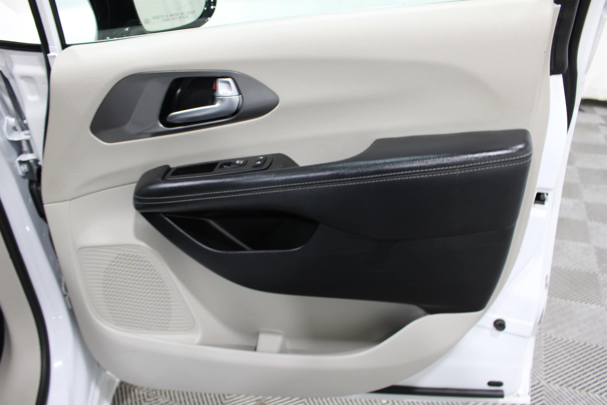2024 Chrysler Pacifica Touring L - Photo 27