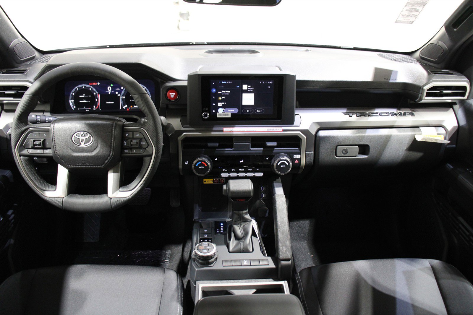 2025 Toyota Tacoma TRD Off-Road photo 2