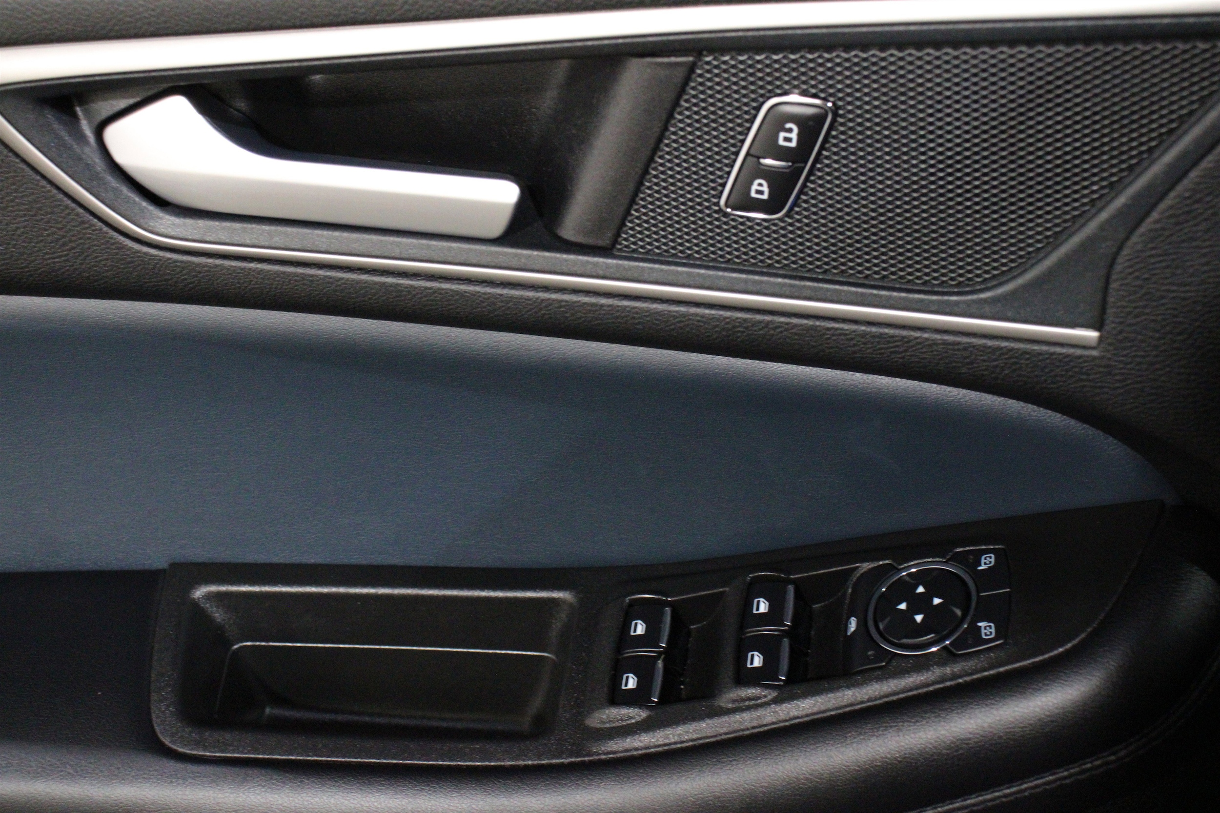 2024 Ford Edge SEL - Photo 6