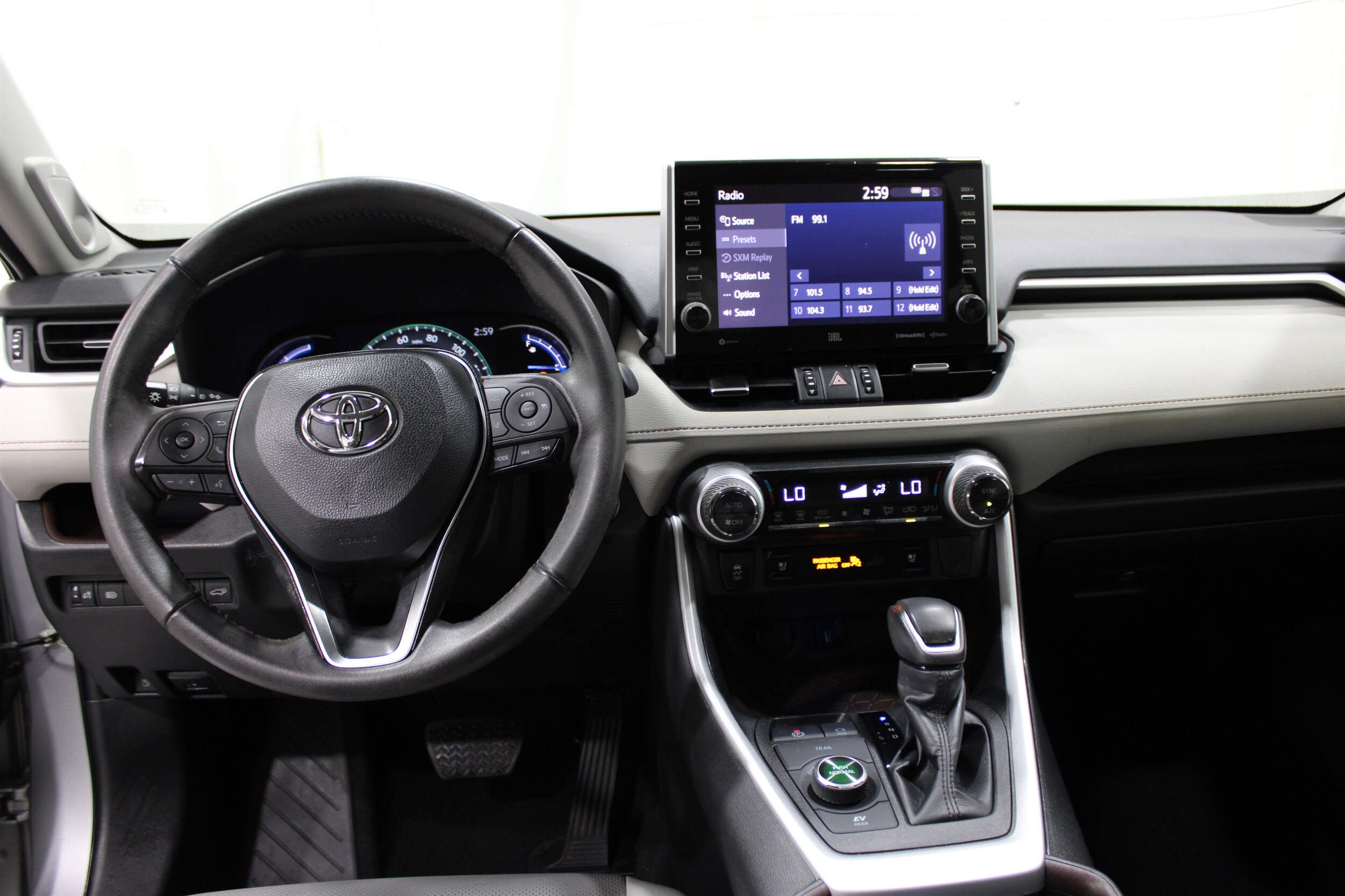 2022 Toyota RAV4 Hybrid Limited photo 2