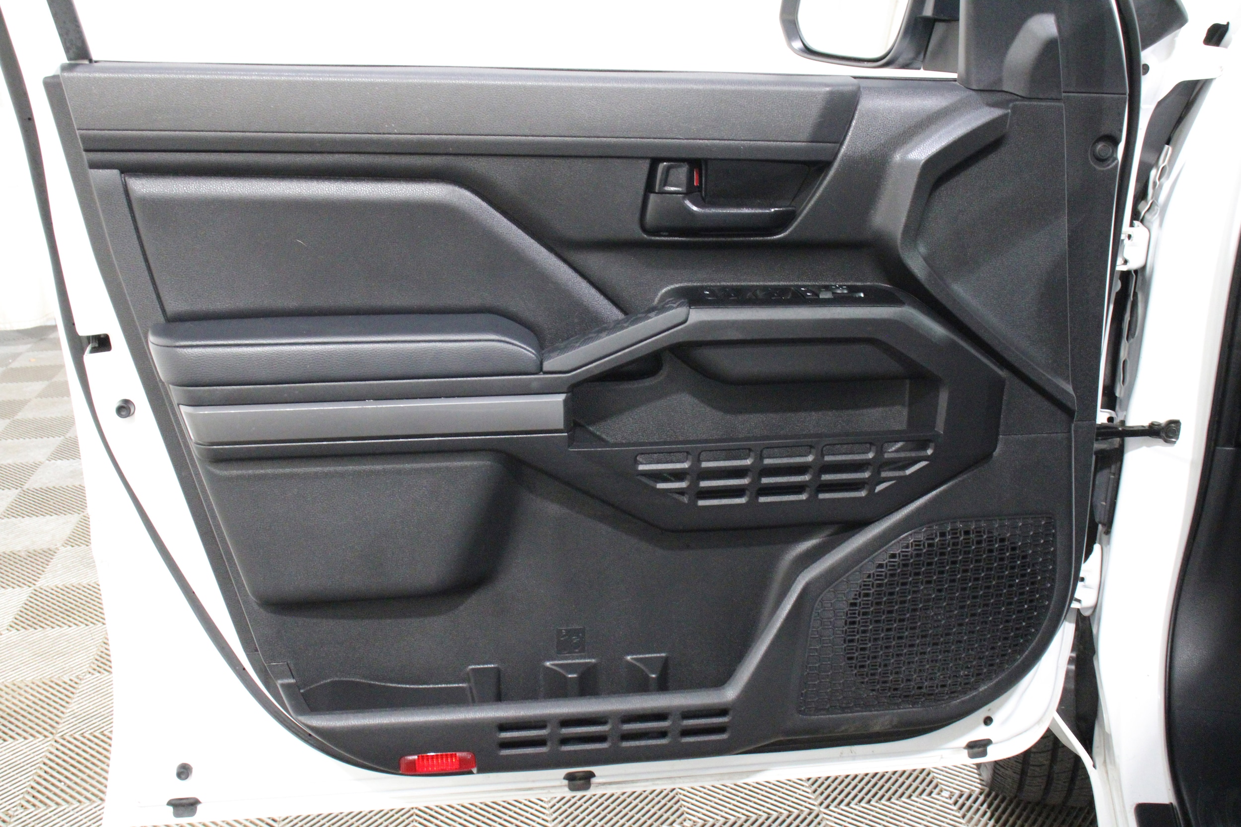 2024 Toyota Tacoma SR5 - Photo 6