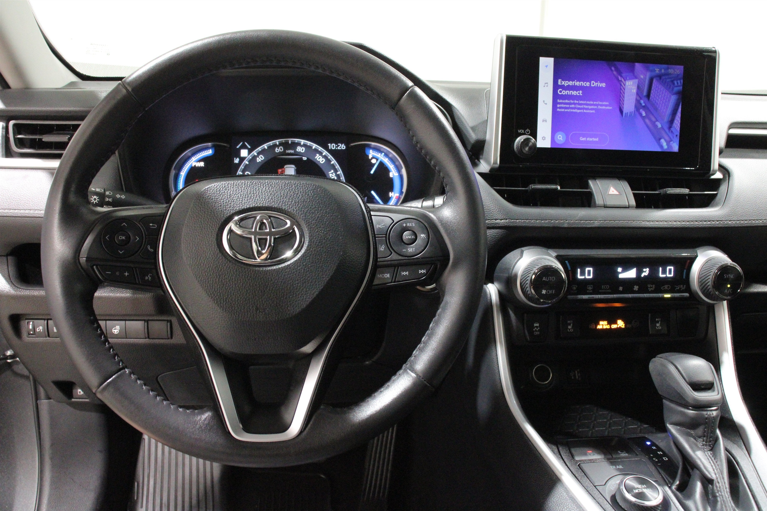 2025 Toyota RAV4 XLE - Photo 8