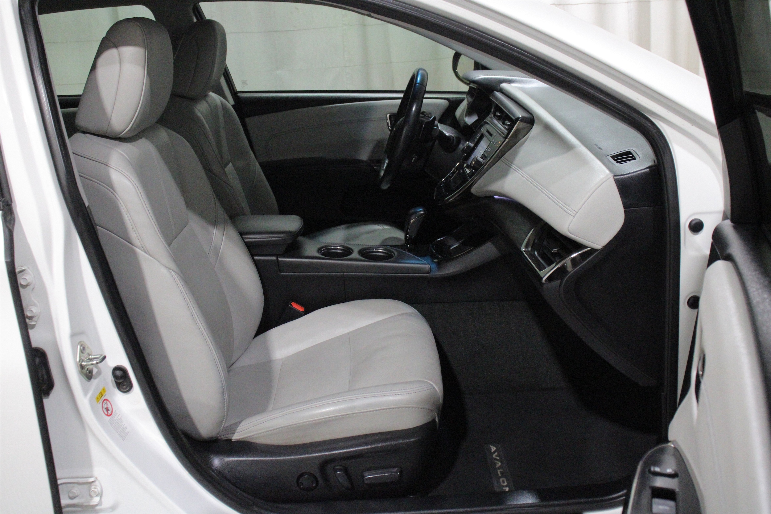 2018 Toyota Avalon Limited - Photo 27