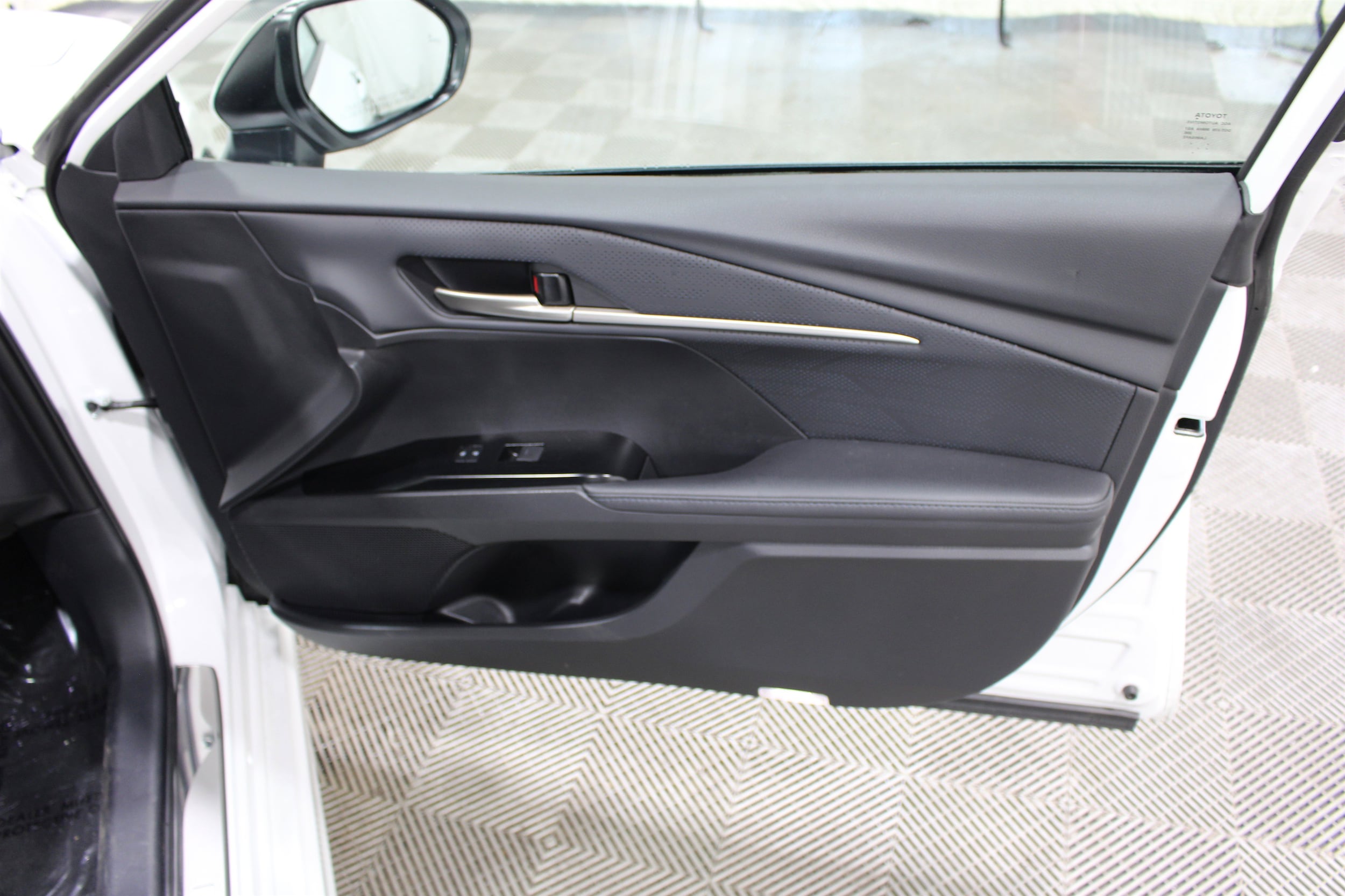 2025 Toyota Camry XSE - Photo 25