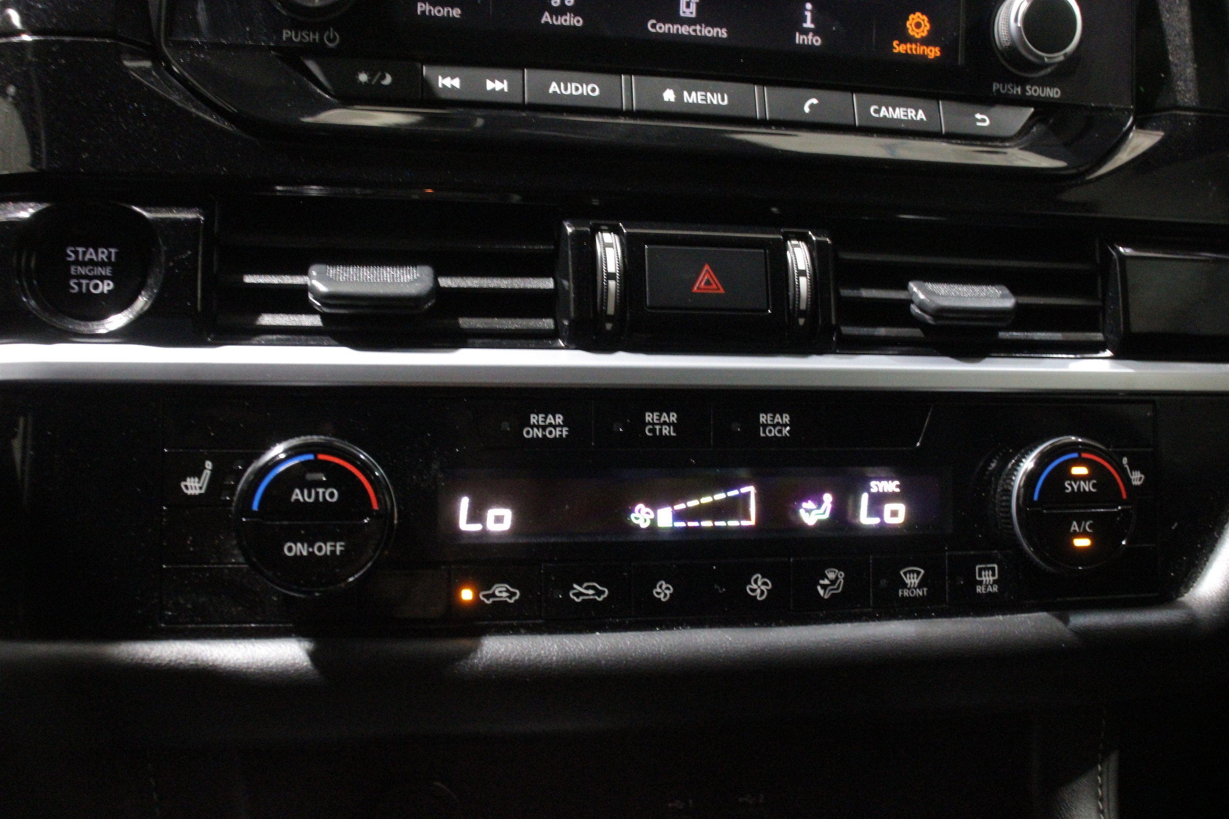 2025 Nissan Pathfinder SV - Photo 18