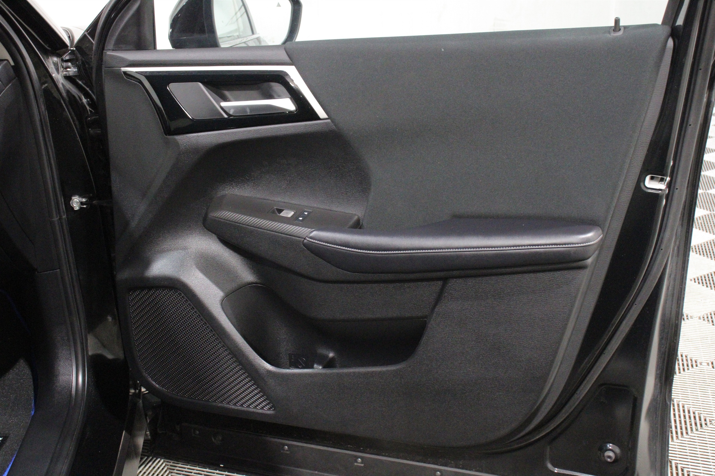 2024 Mitsubishi Outlander Plug-in Hybrid ES - Photo 32