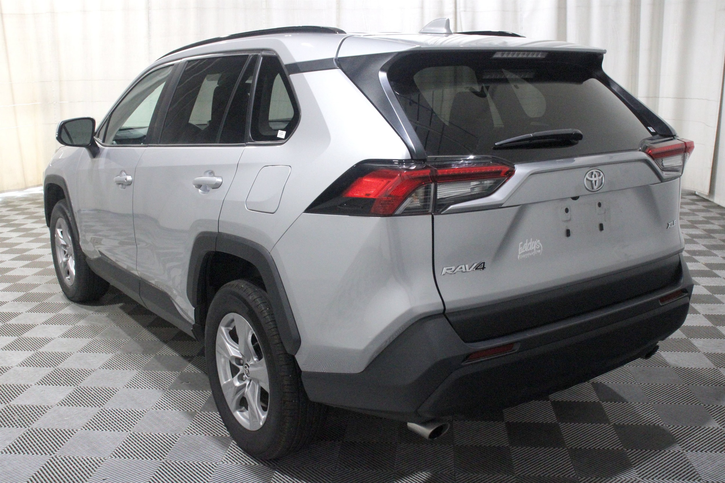 2025 Toyota RAV4 XLE - Photo 34
