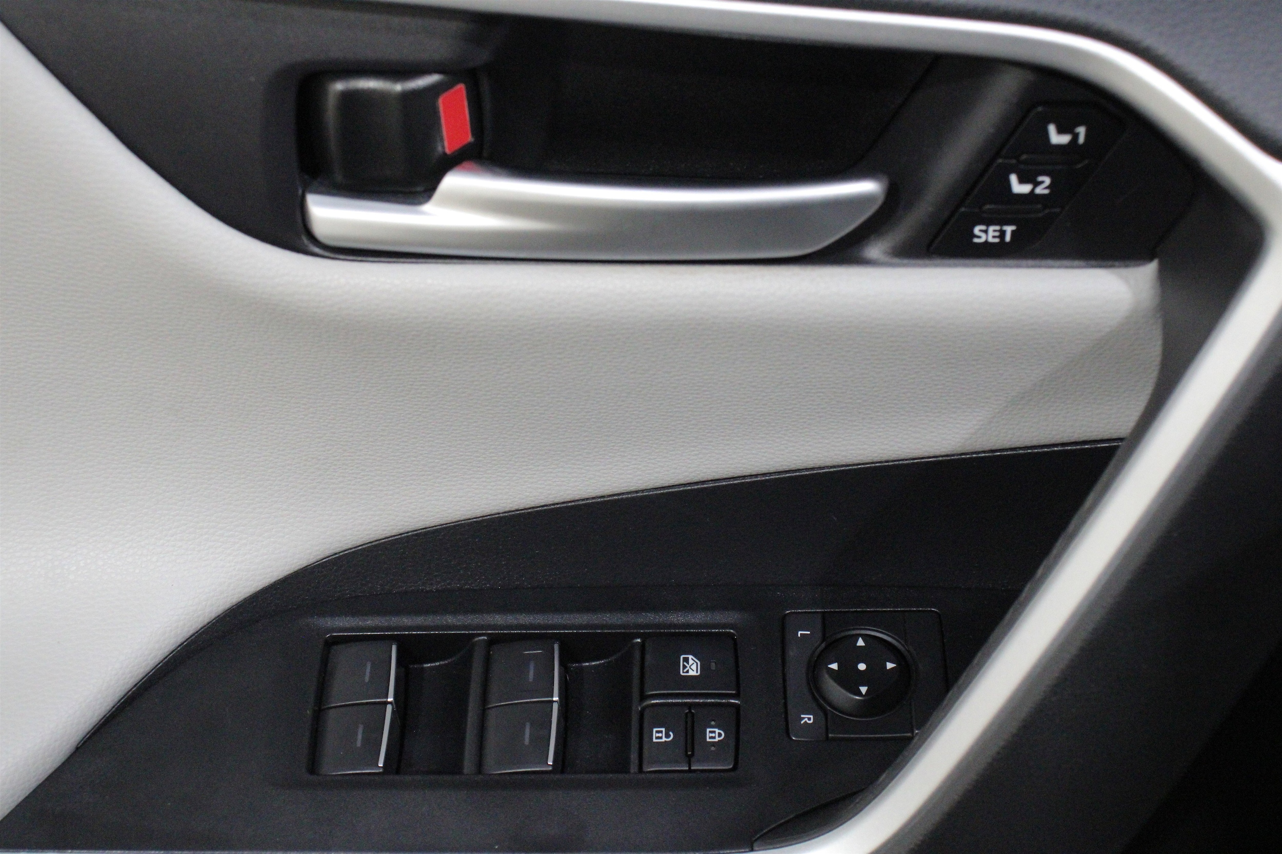 2024 Toyota RAV4 Limited - Photo 7