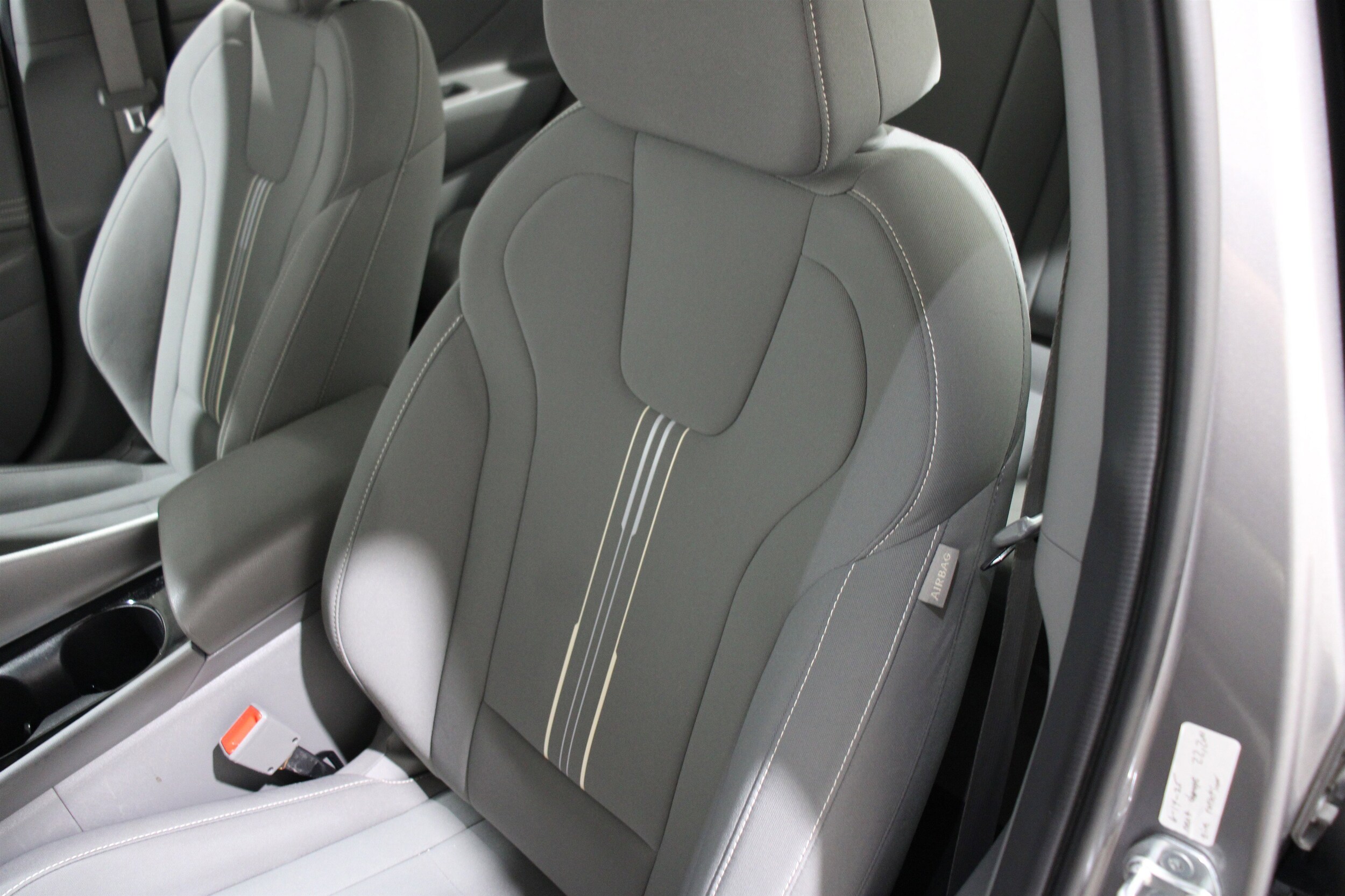 2024 Hyundai Elantra SEL Convenience photo 3