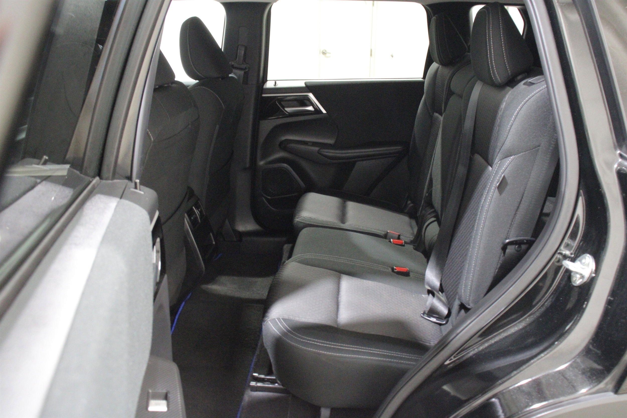 2024 Mitsubishi Outlander Plug-in Hybrid ES - Photo 25