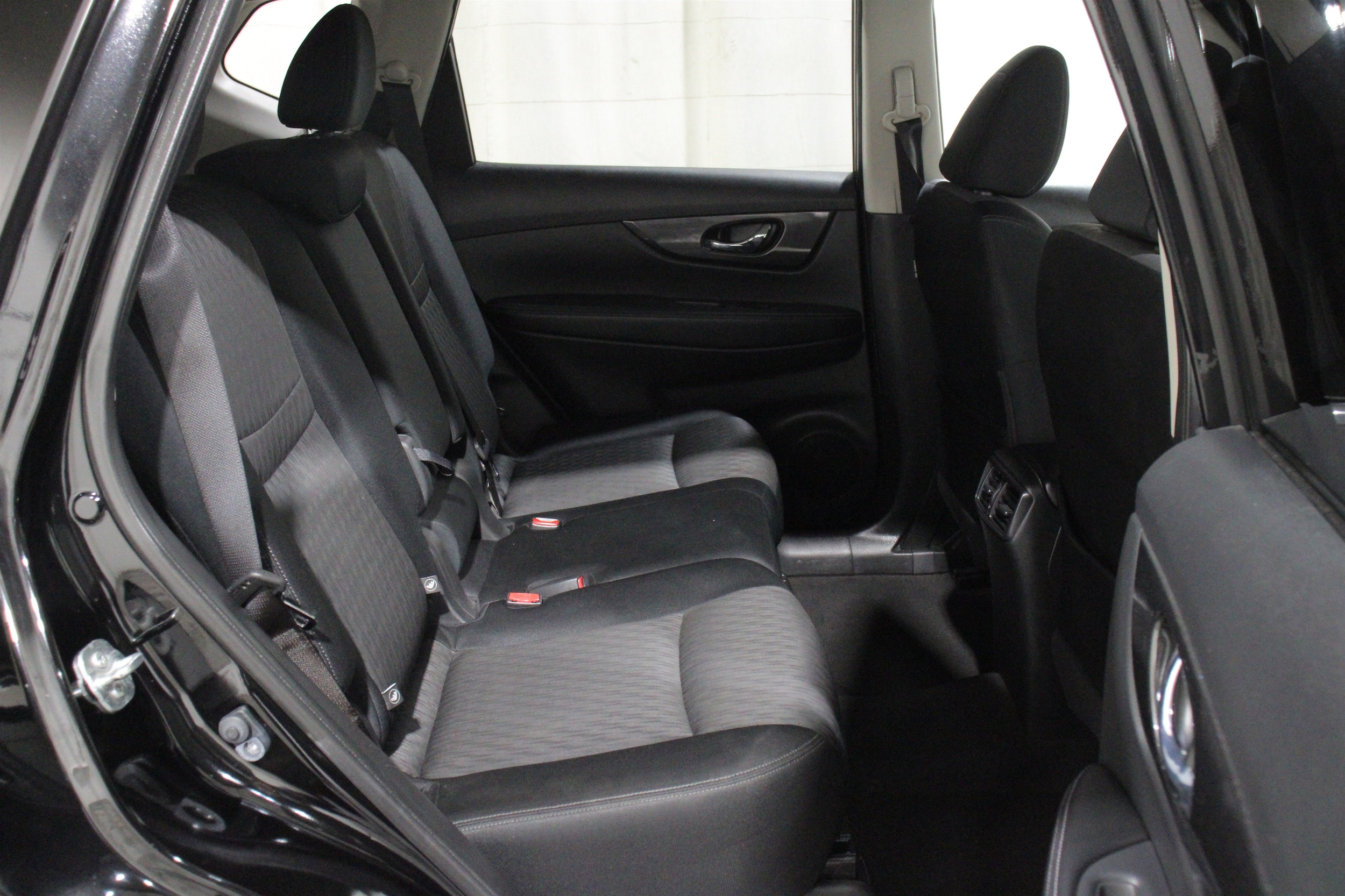 2017 Nissan Rogue SV - Photo 23