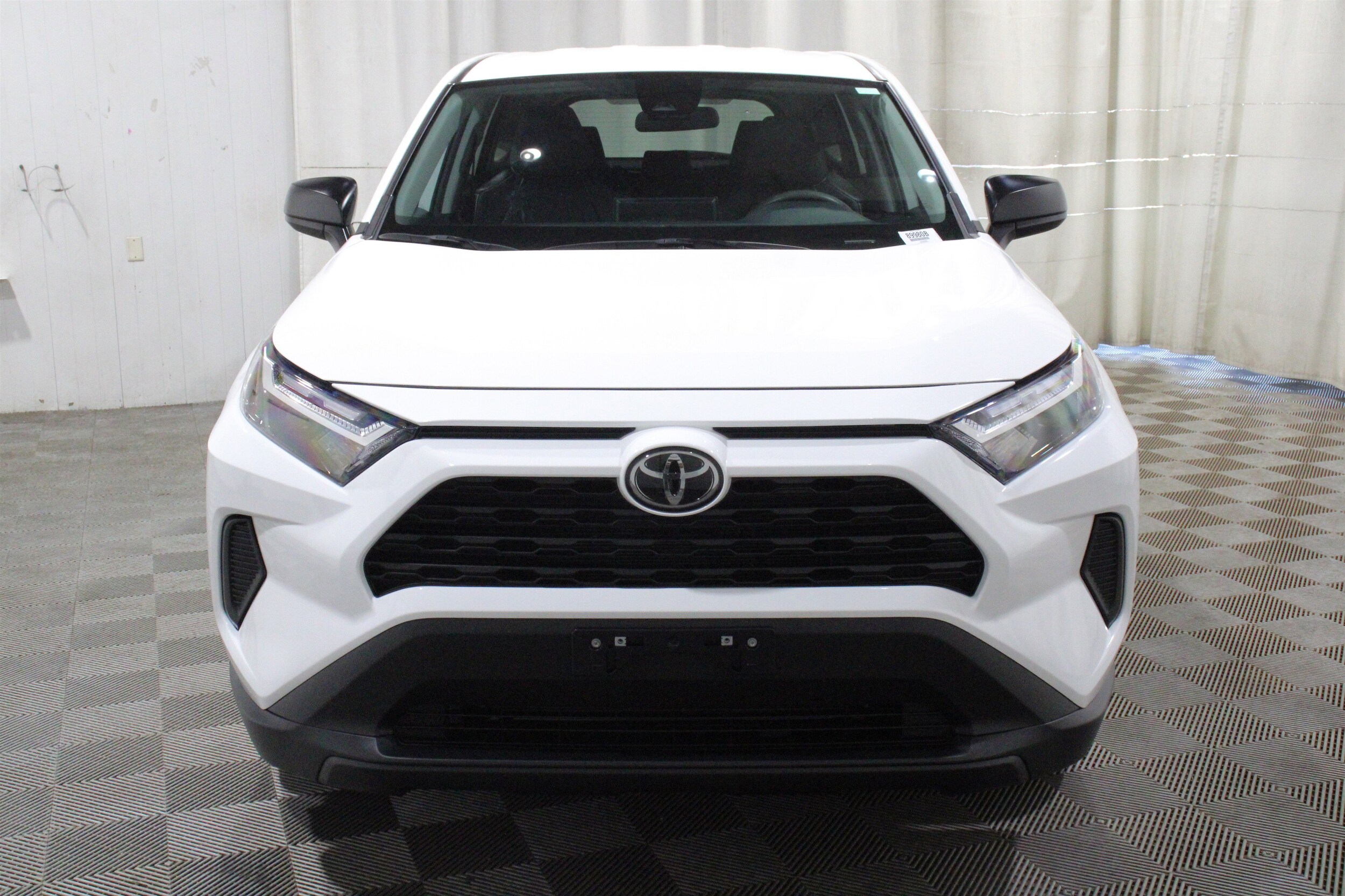 2025 Toyota RAV4 LE - Photo 29
