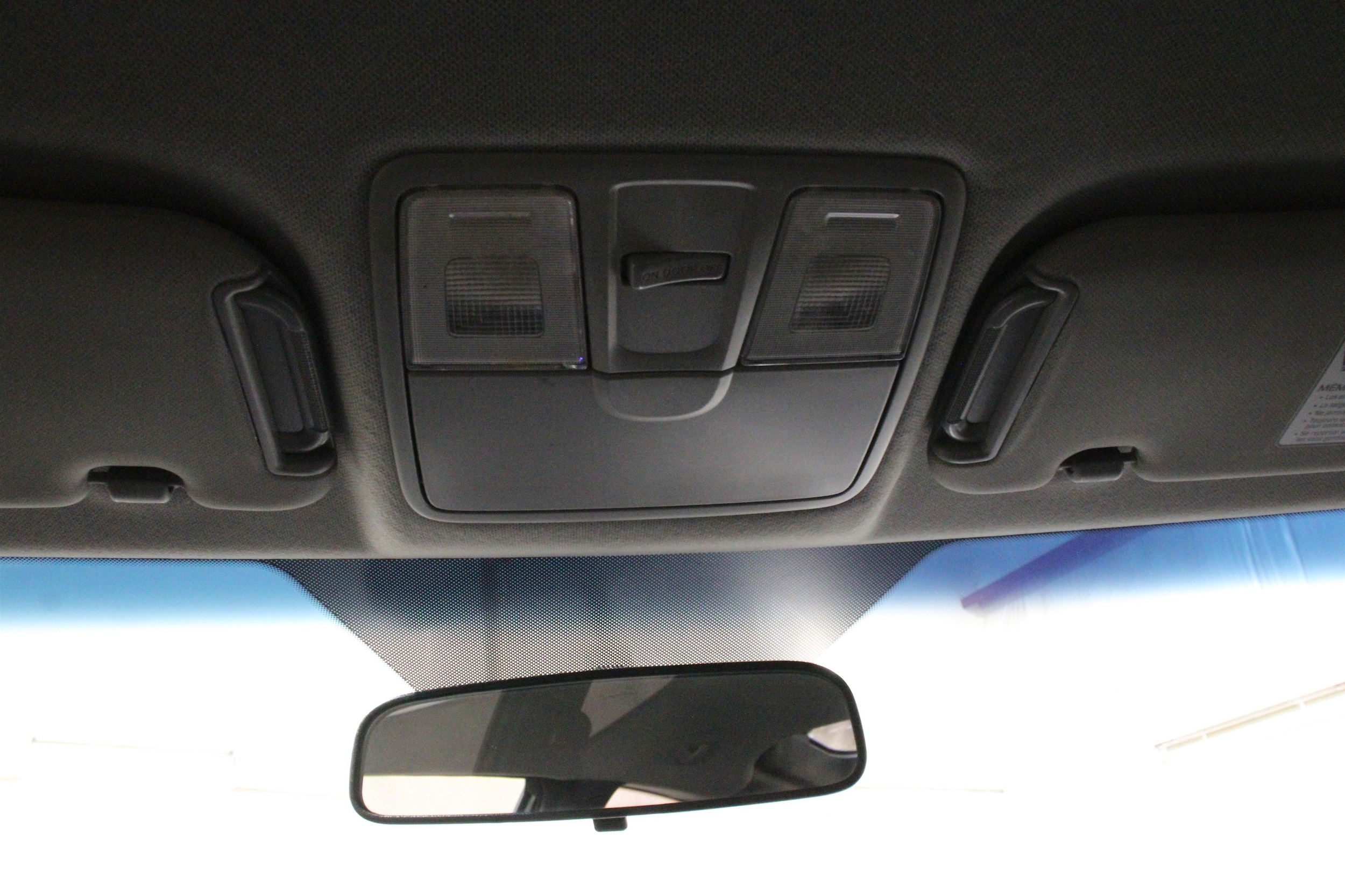2016 Hyundai Veloster Base - Photo 20