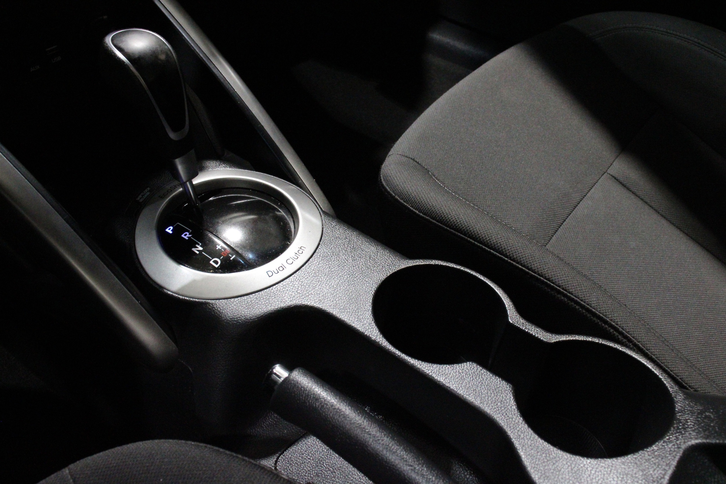 2016 Hyundai Veloster Base - Photo 19