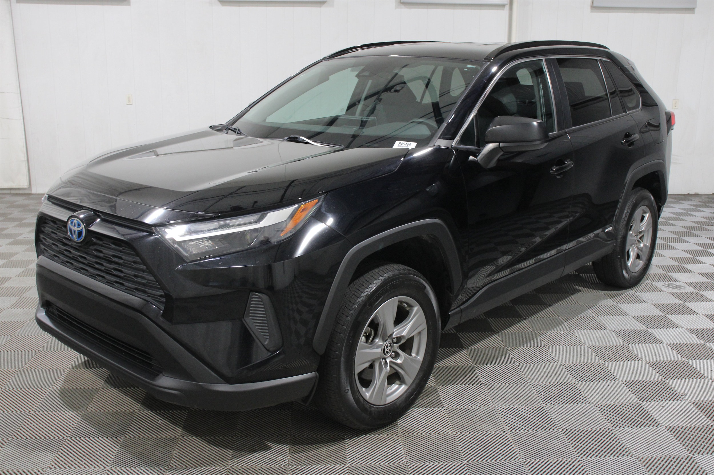 2024 Toyota RAV4 LE - Photo 35