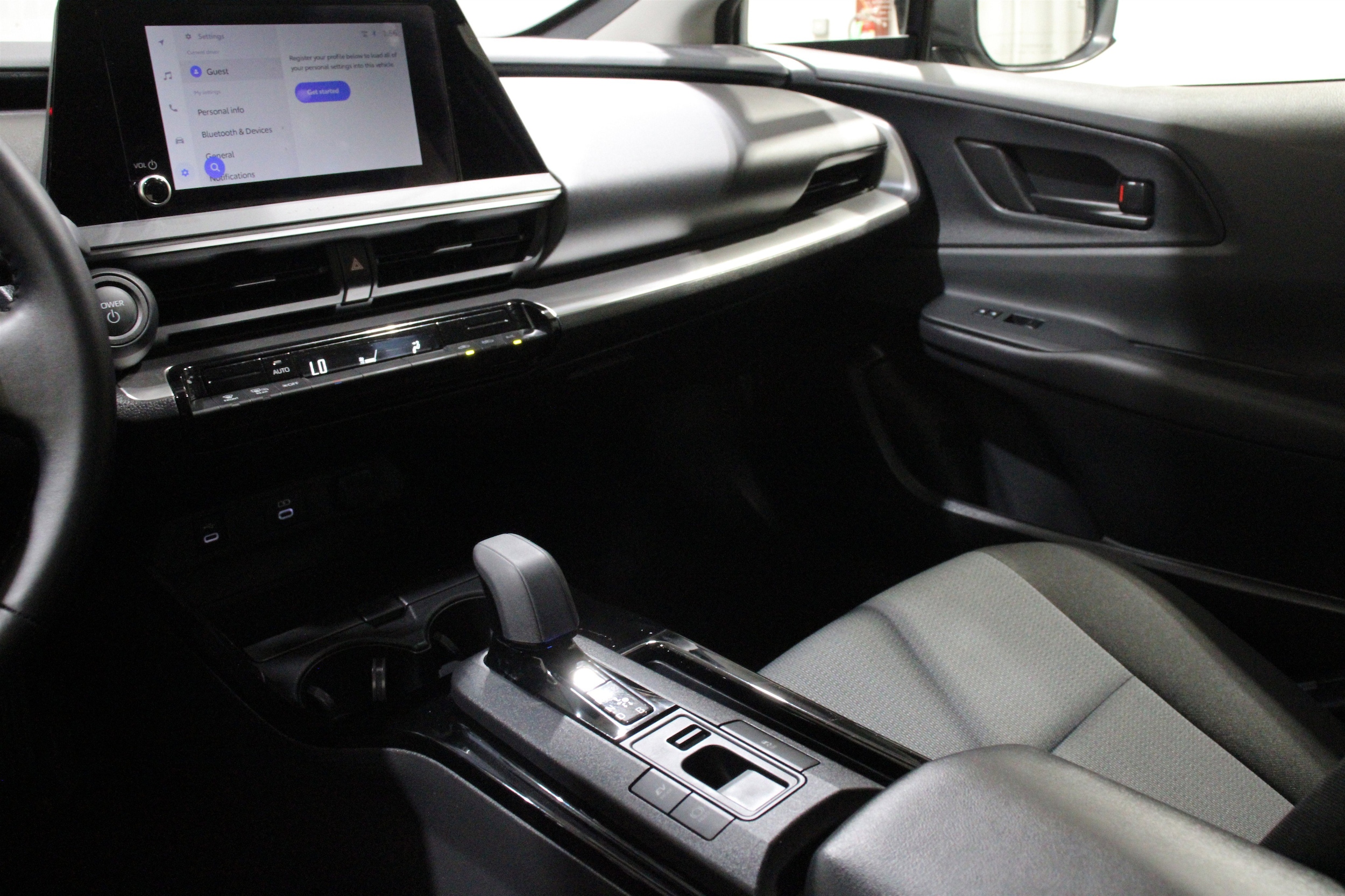 2024 Toyota Prius LE - Photo 21
