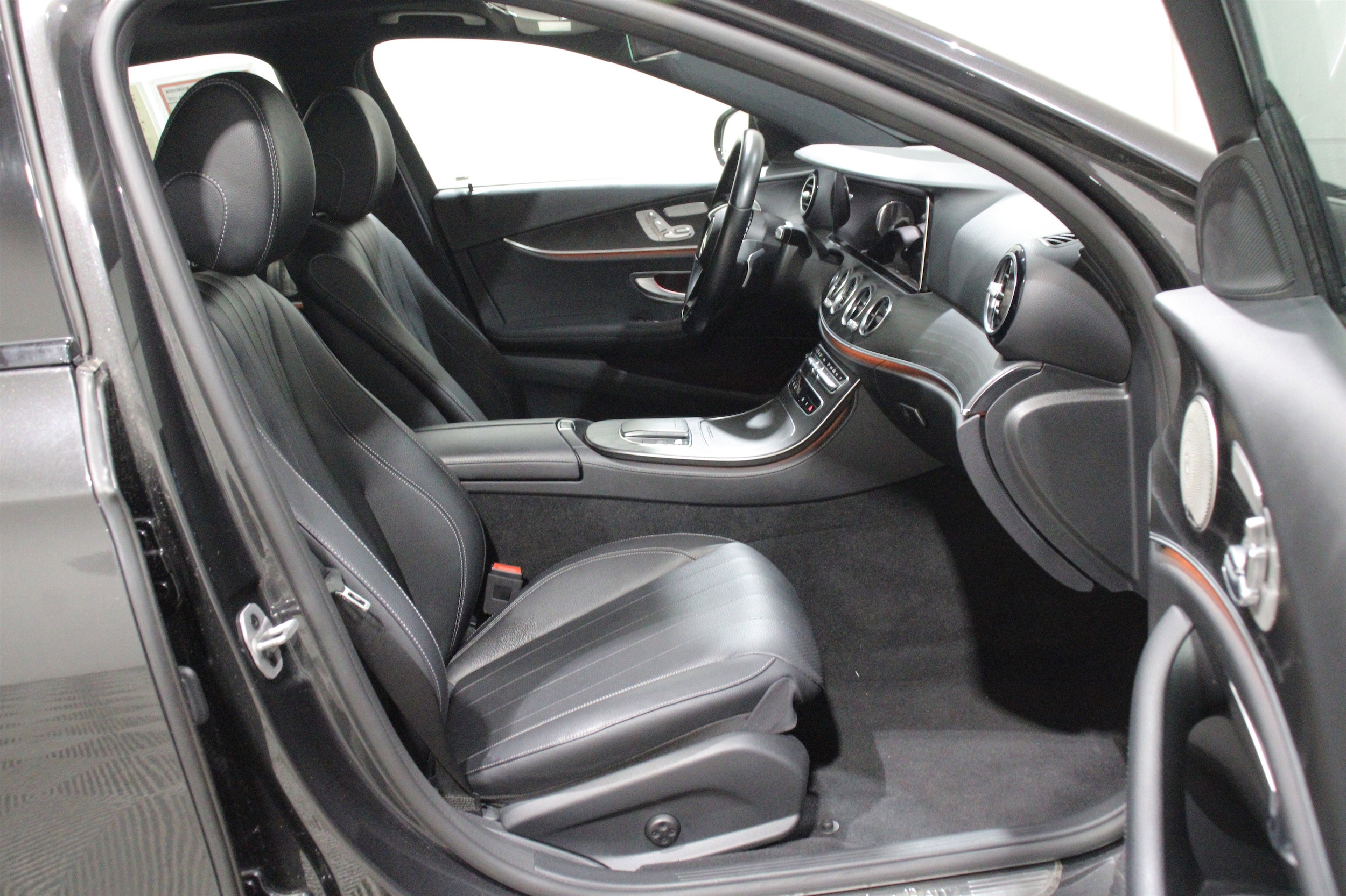 2022 Mercedes-Benz E-Class E350 - Photo 28