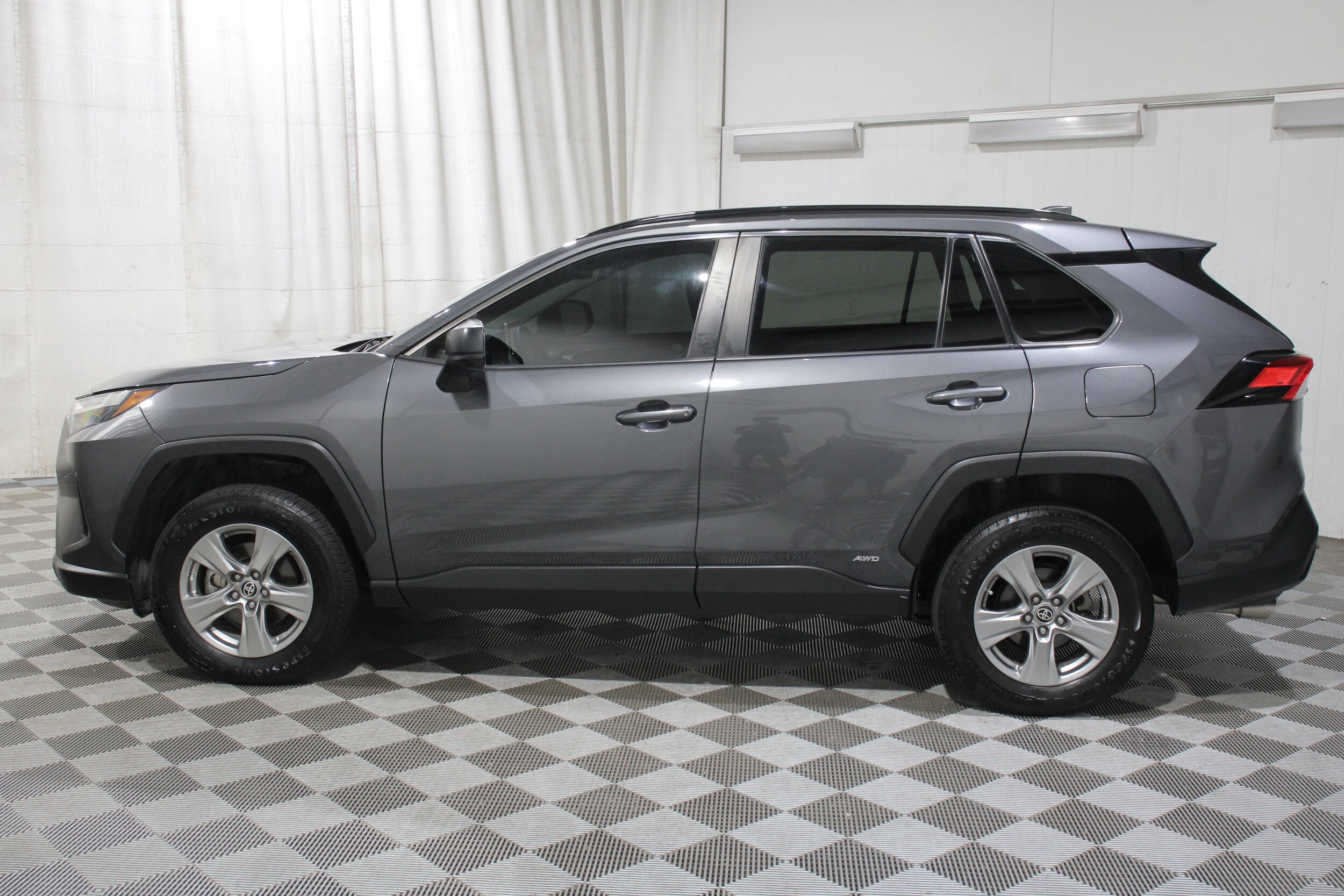 2024 Toyota RAV4 LE - Photo 34