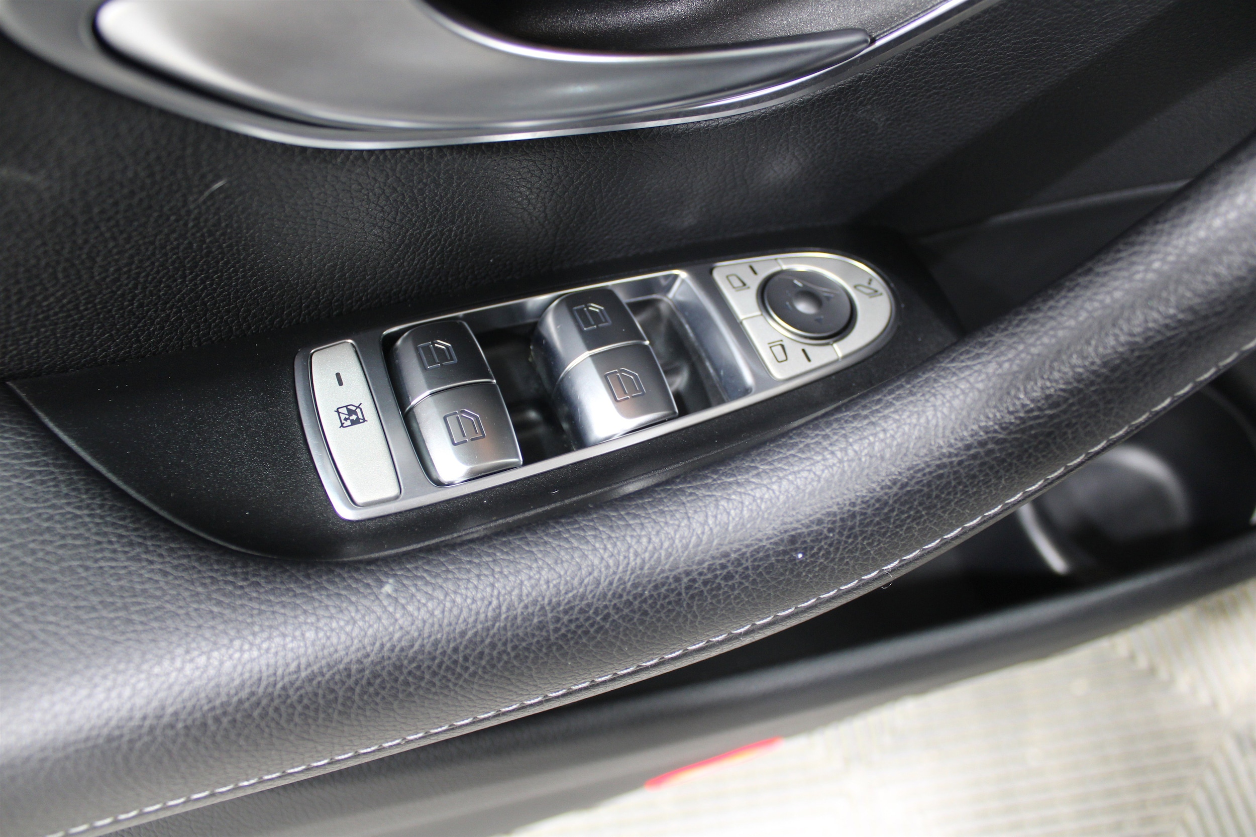 2022 Mercedes-Benz E-Class E350 - Photo 6