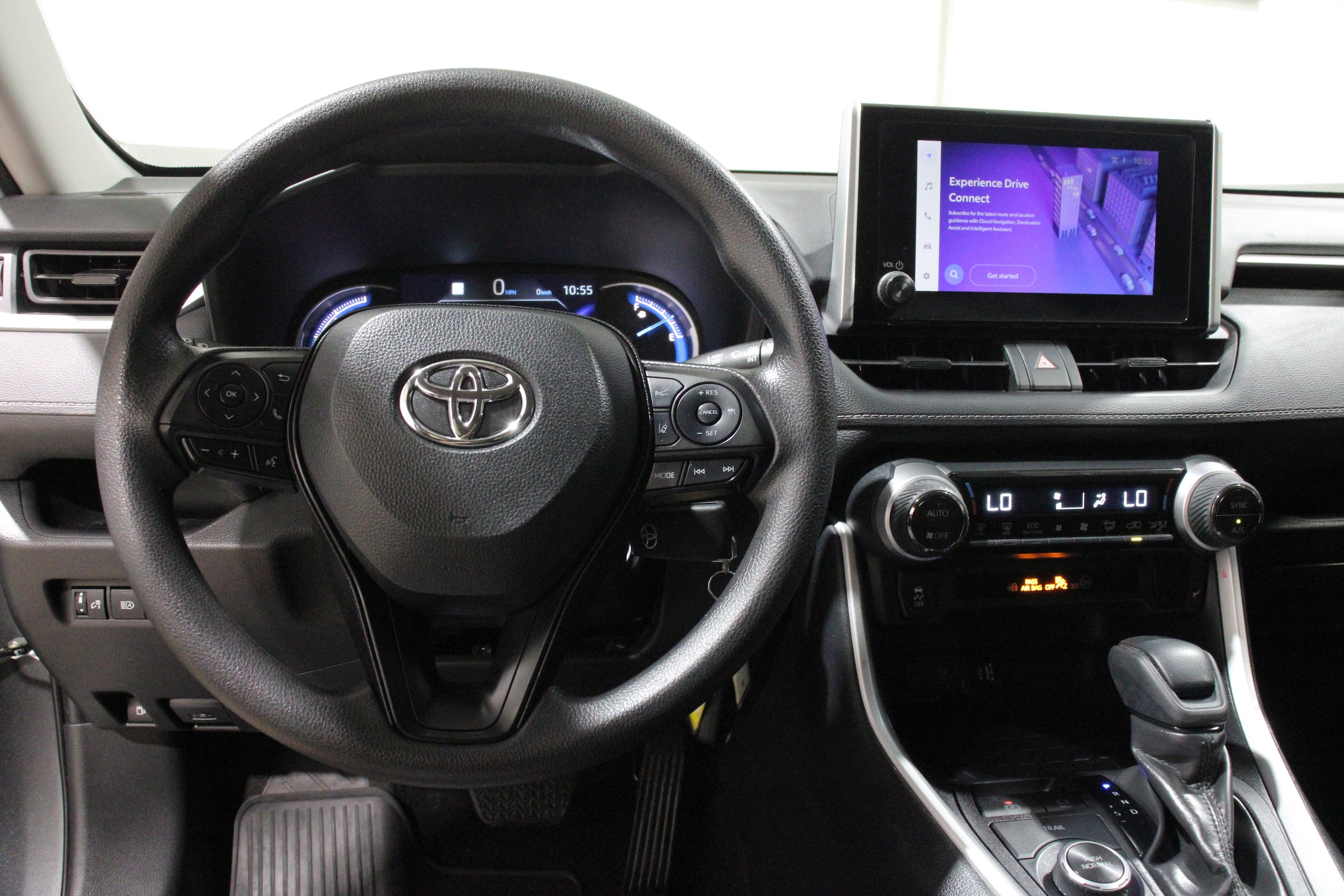 2024 Toyota RAV4 LE - Photo 8