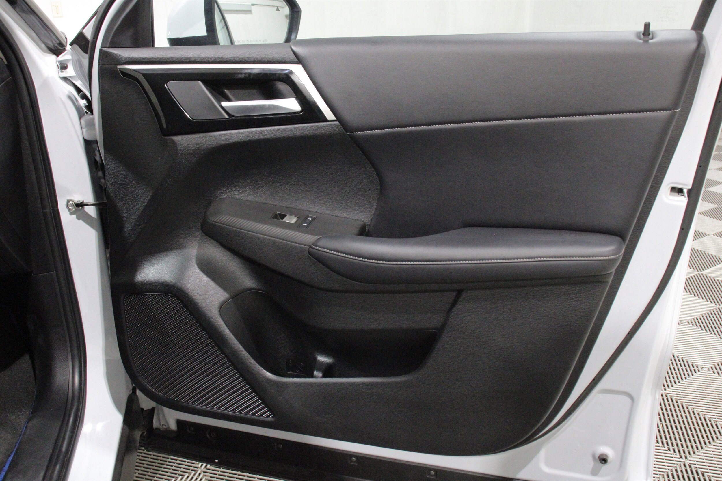 2024 Mitsubishi Outlander Plug-in Hybrid SE - Photo 31
