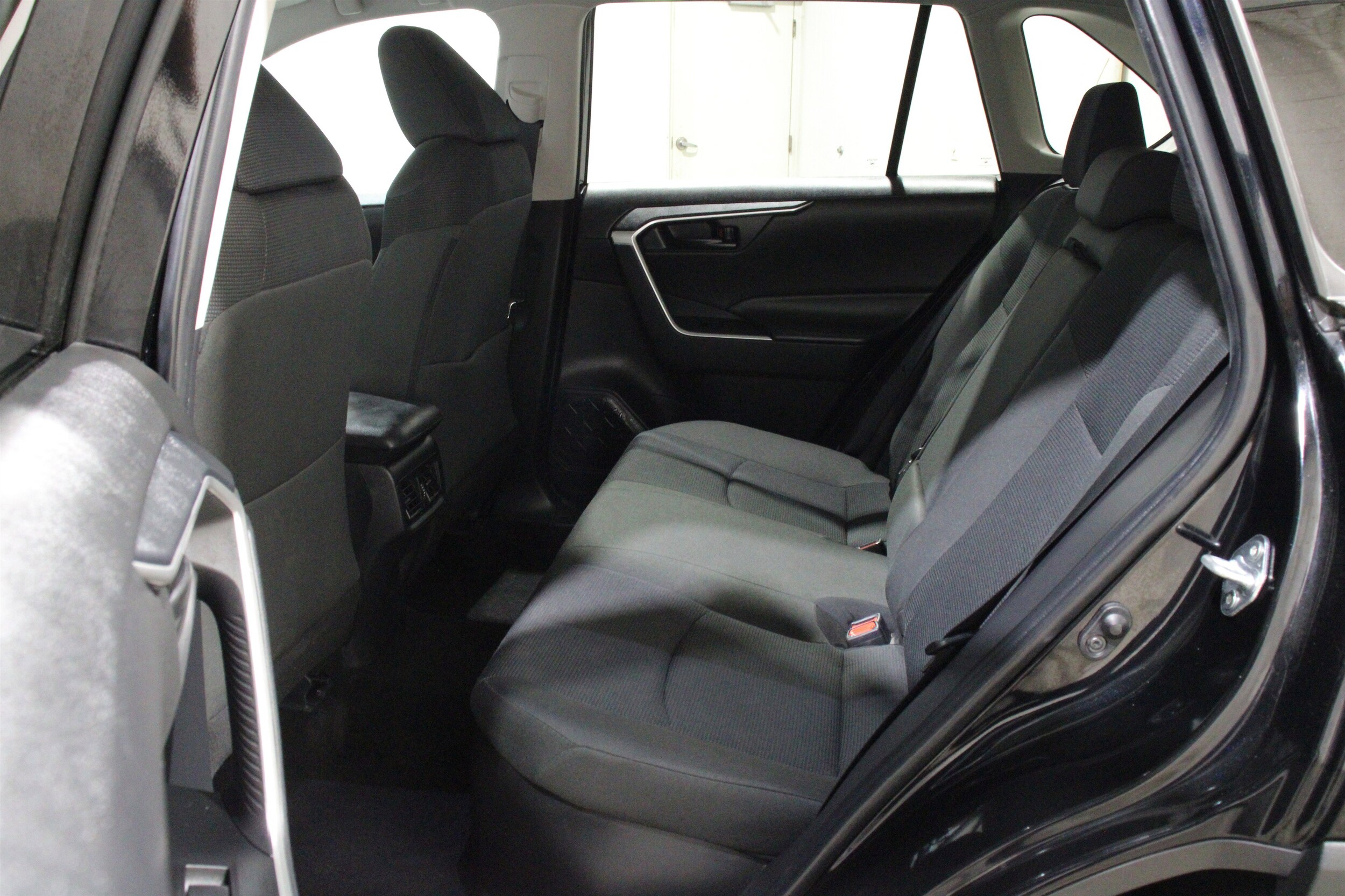 2024 Toyota RAV4 LE - Photo 21