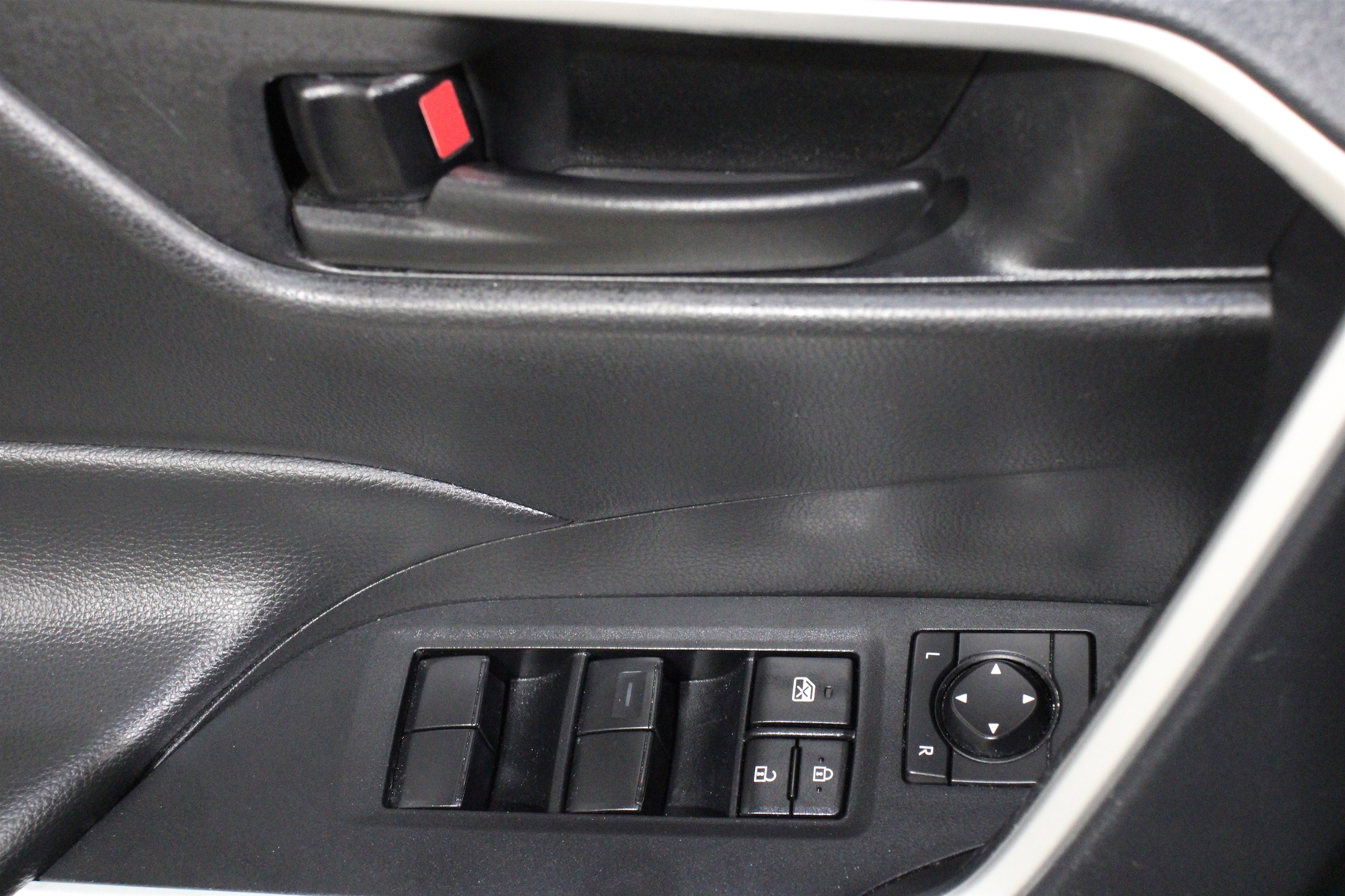 2024 Toyota RAV4 LE - Photo 7