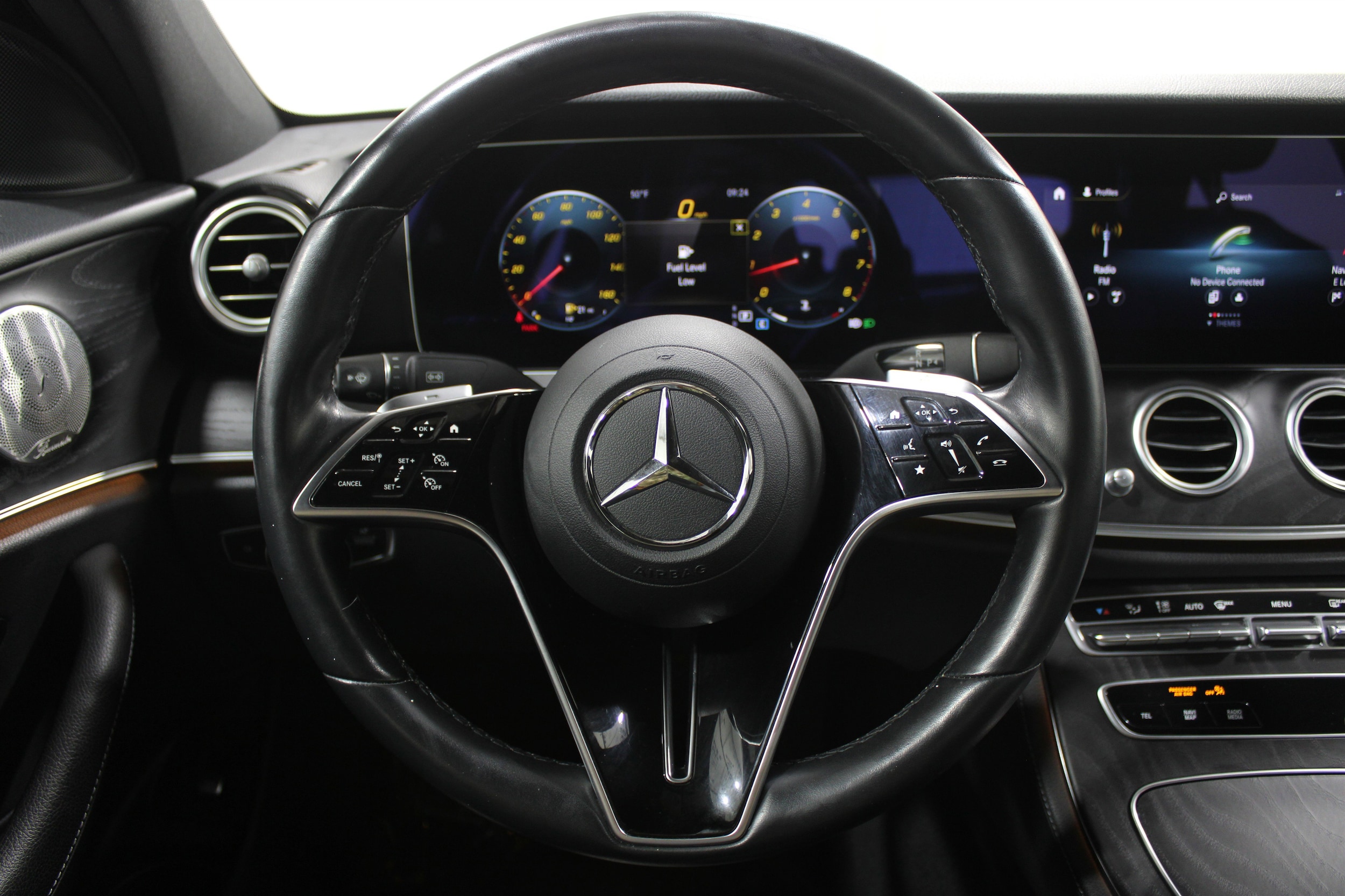 2022 Mercedes-Benz E-Class E350 - Photo 8
