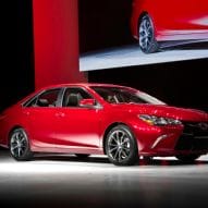 2015-toyota-camry-front-three-quarter-02.jpg