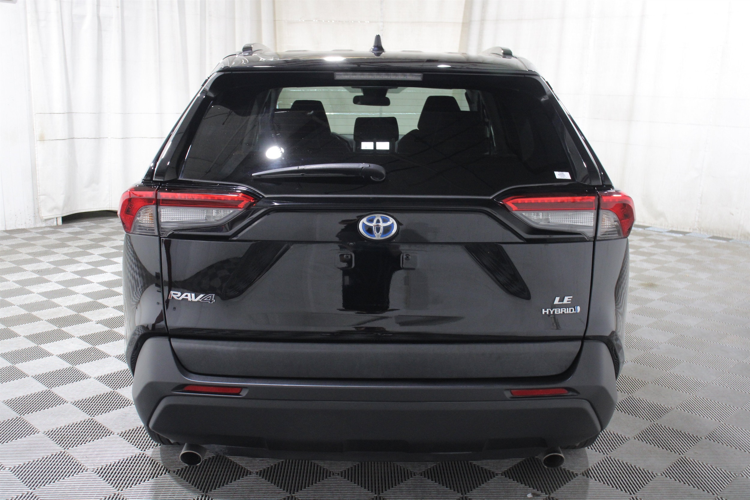 2024 Toyota RAV4 LE - Photo 32