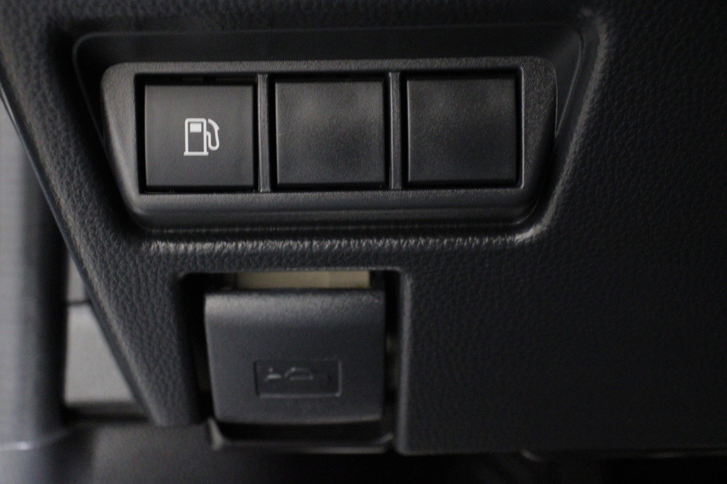 2024 Toyota Prius LE - Photo 12