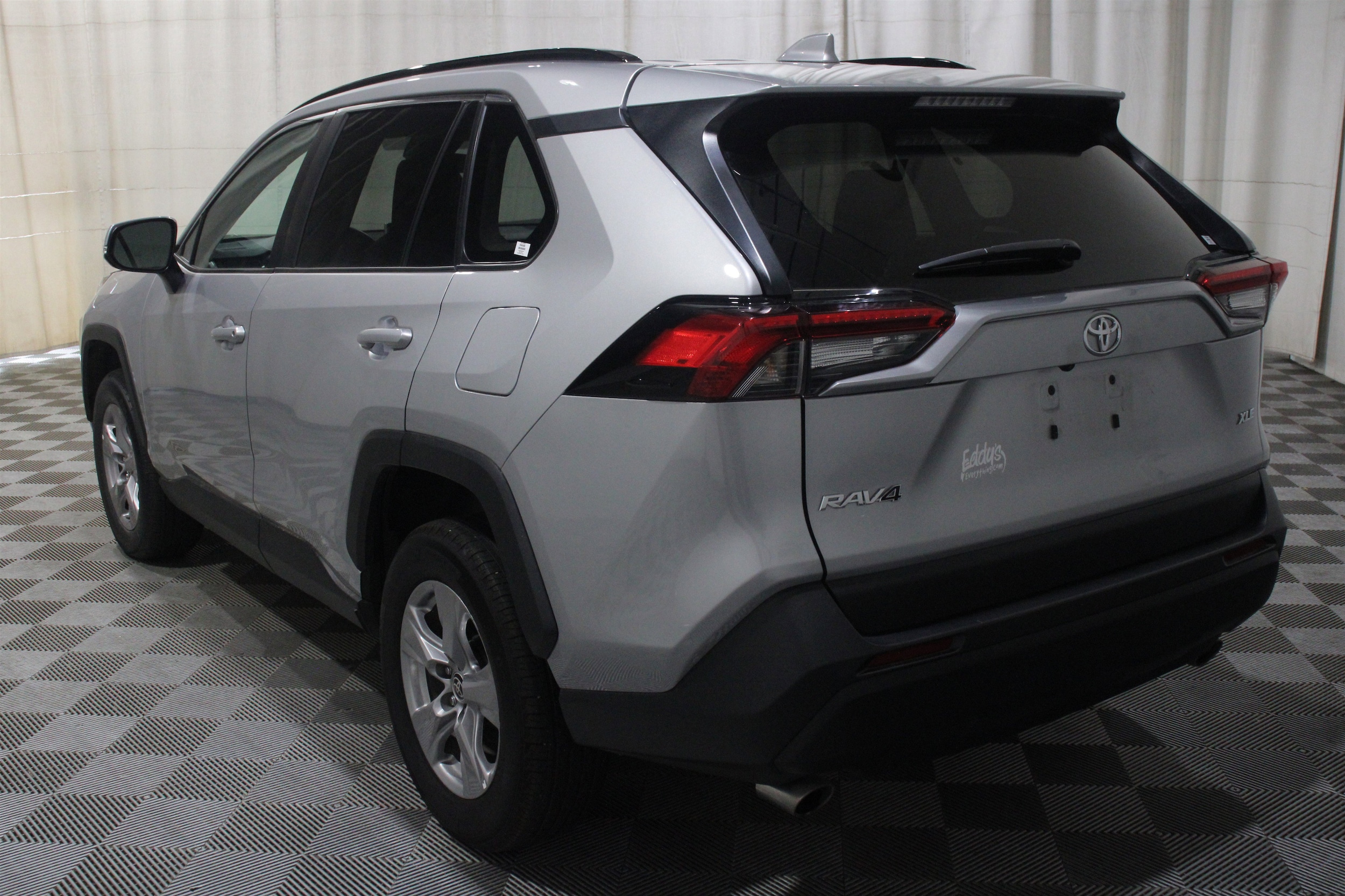 2025 Toyota RAV4 XLE - Photo 34
