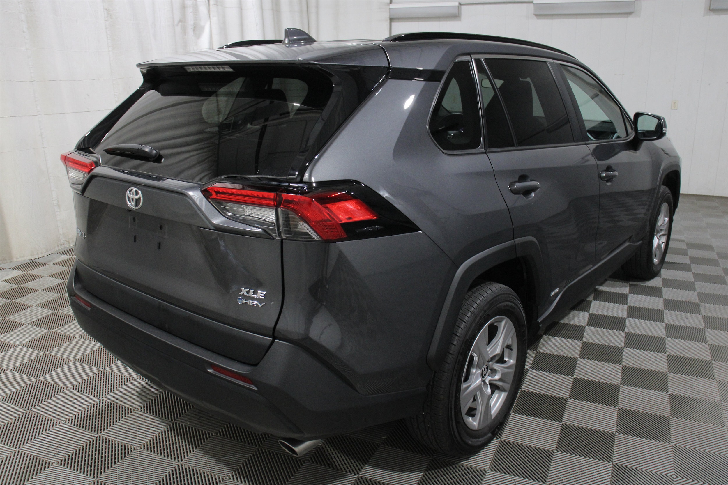 2025 Toyota RAV4 XLE - Photo 33