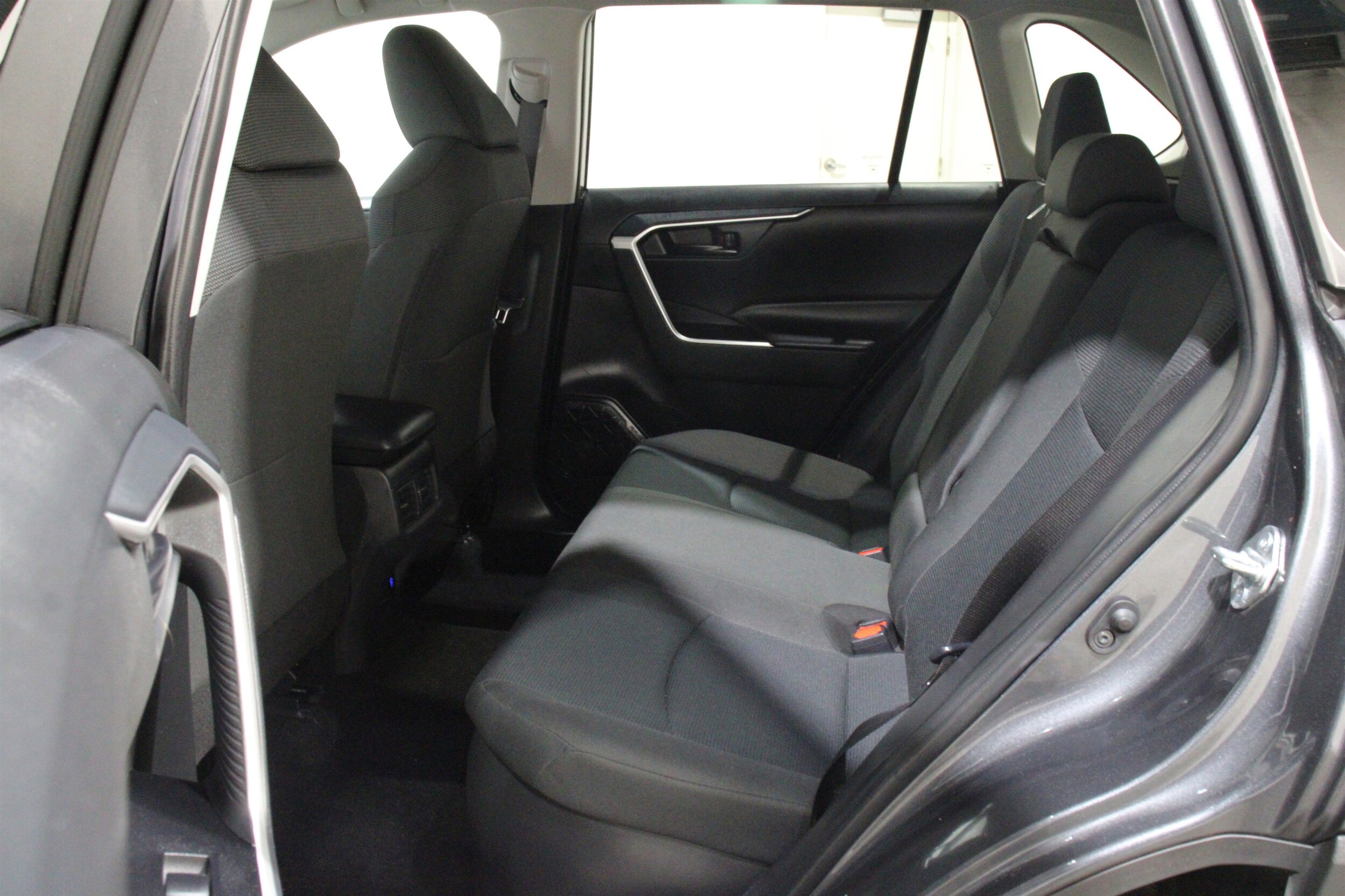 2024 Toyota RAV4 LE - Photo 23