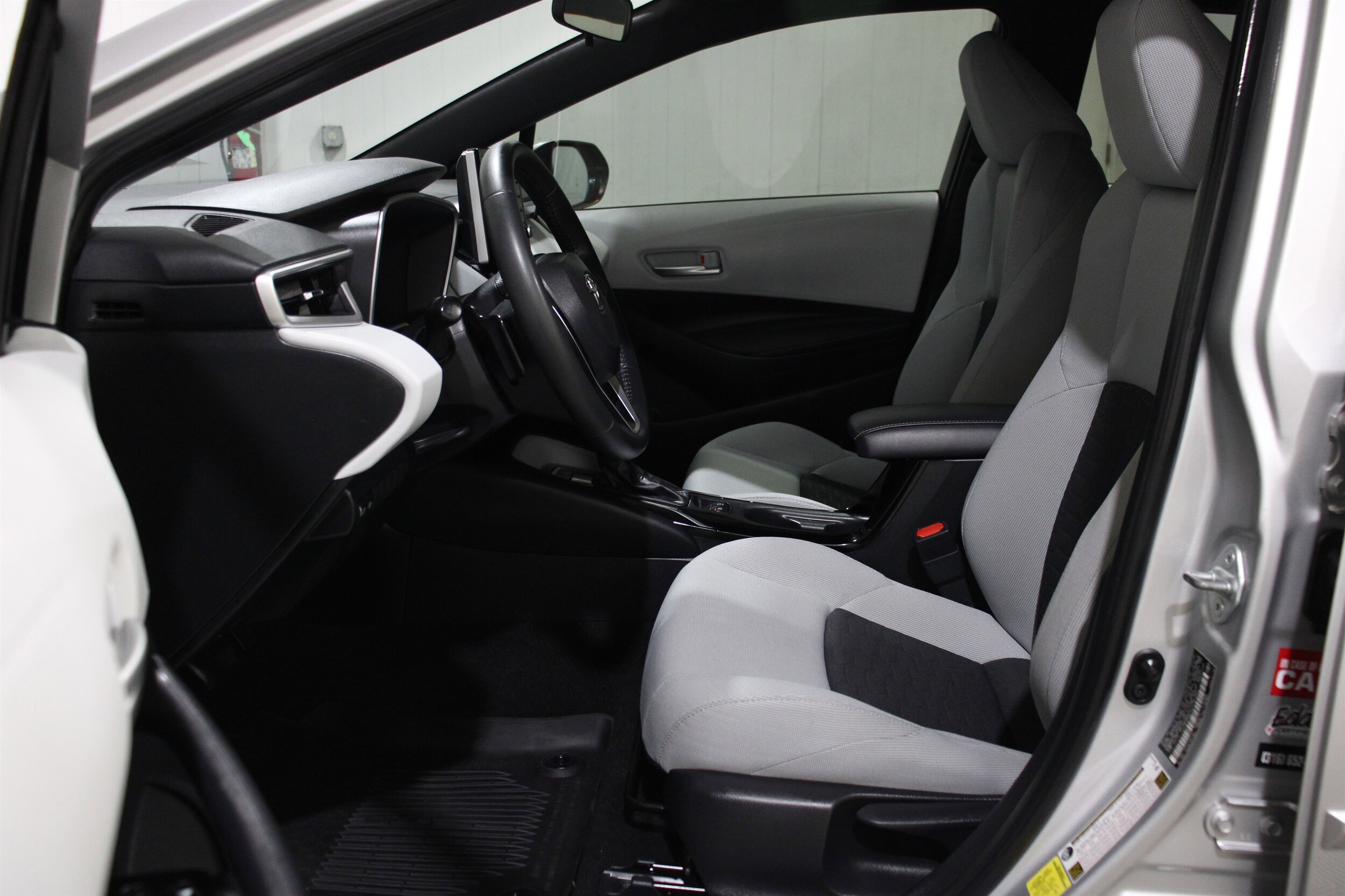 2022 Toyota Corolla SE photo 3