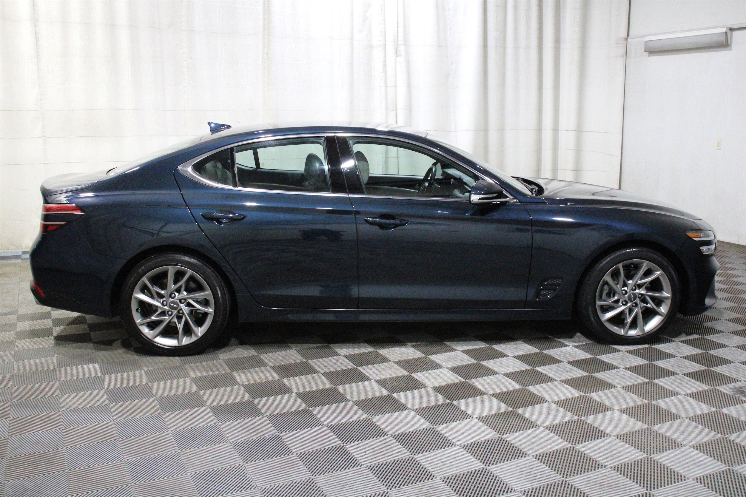 2022 GENESIS G70 Standard - Photo 31