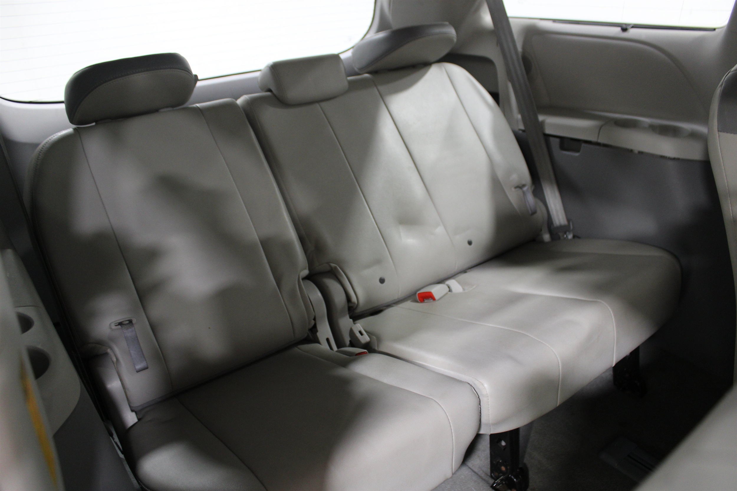 2014 Toyota Sienna Limited - Photo 24