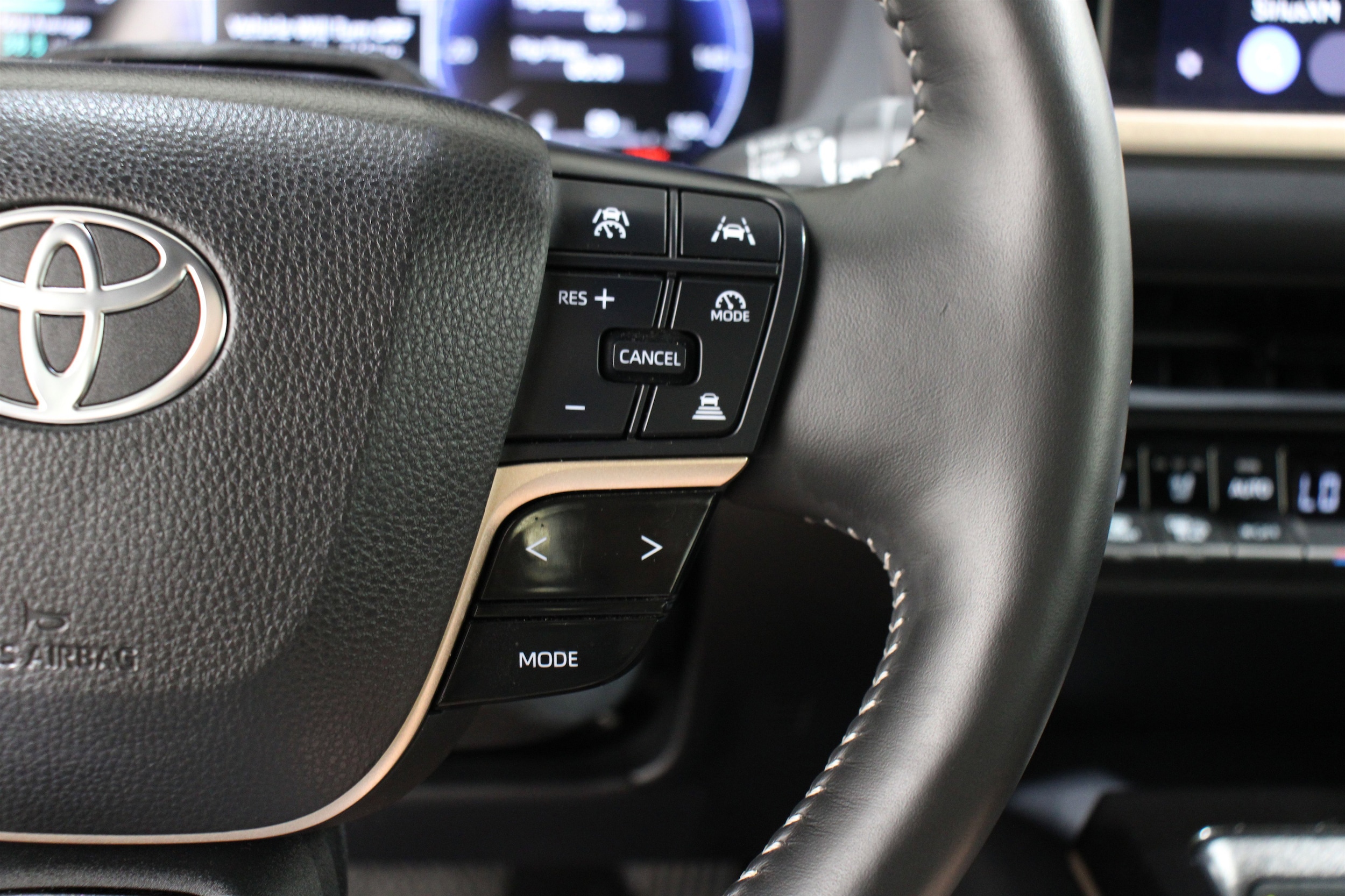 2025 Toyota Crown Limited - Photo 12