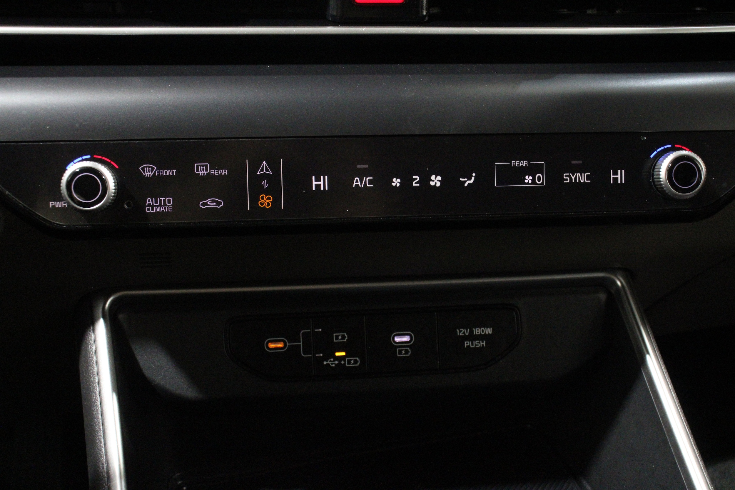 2025 Kia Carnival LXS - Photo 19