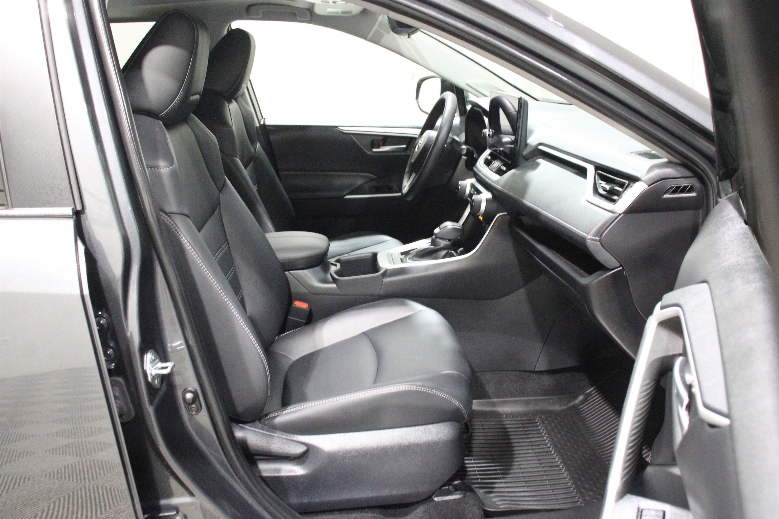 2025 Toyota RAV4 XLE Premium - Photo 28