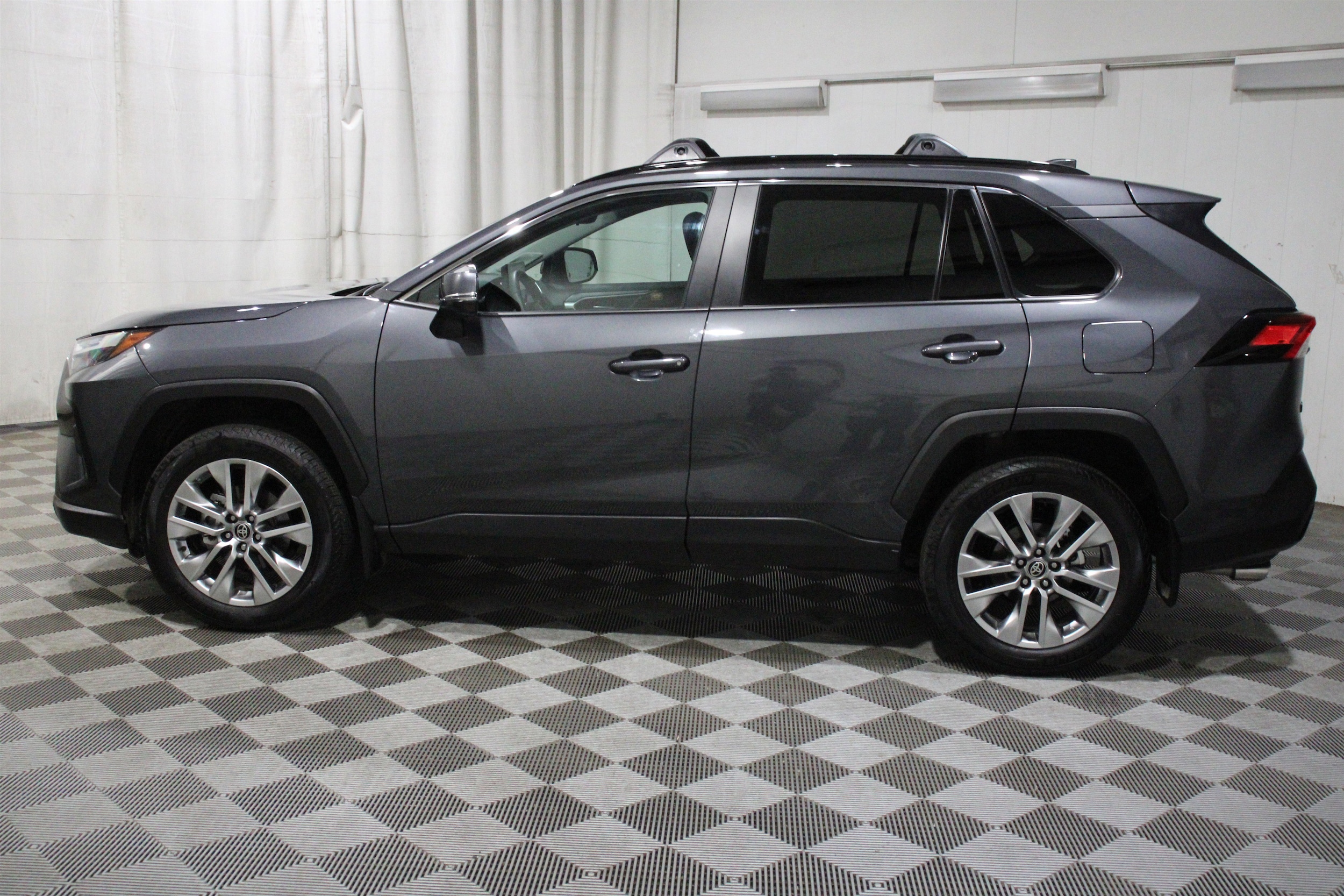 2025 Toyota RAV4 XLE Premium - Photo 36