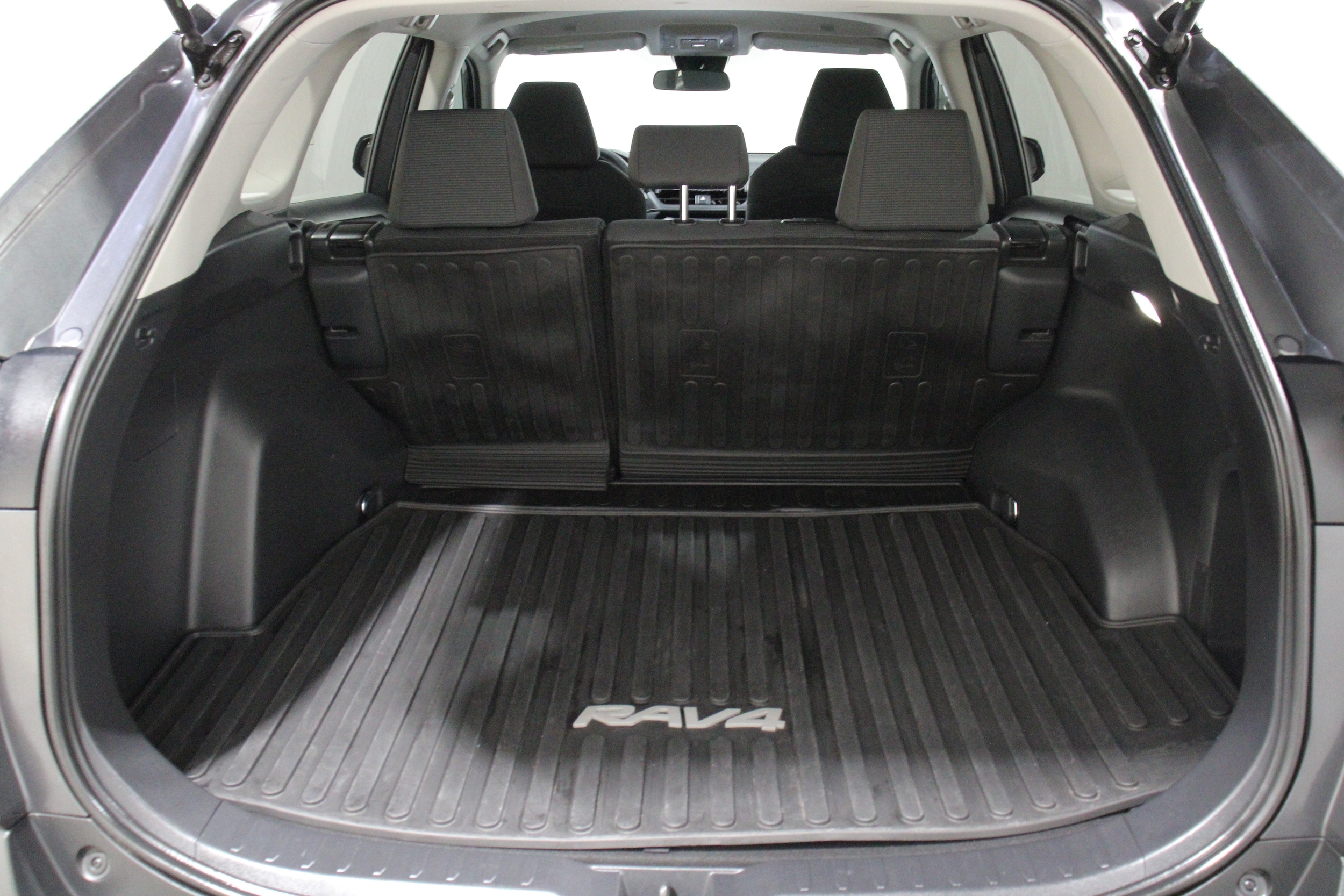 2024 Toyota RAV4 LE - Photo 24