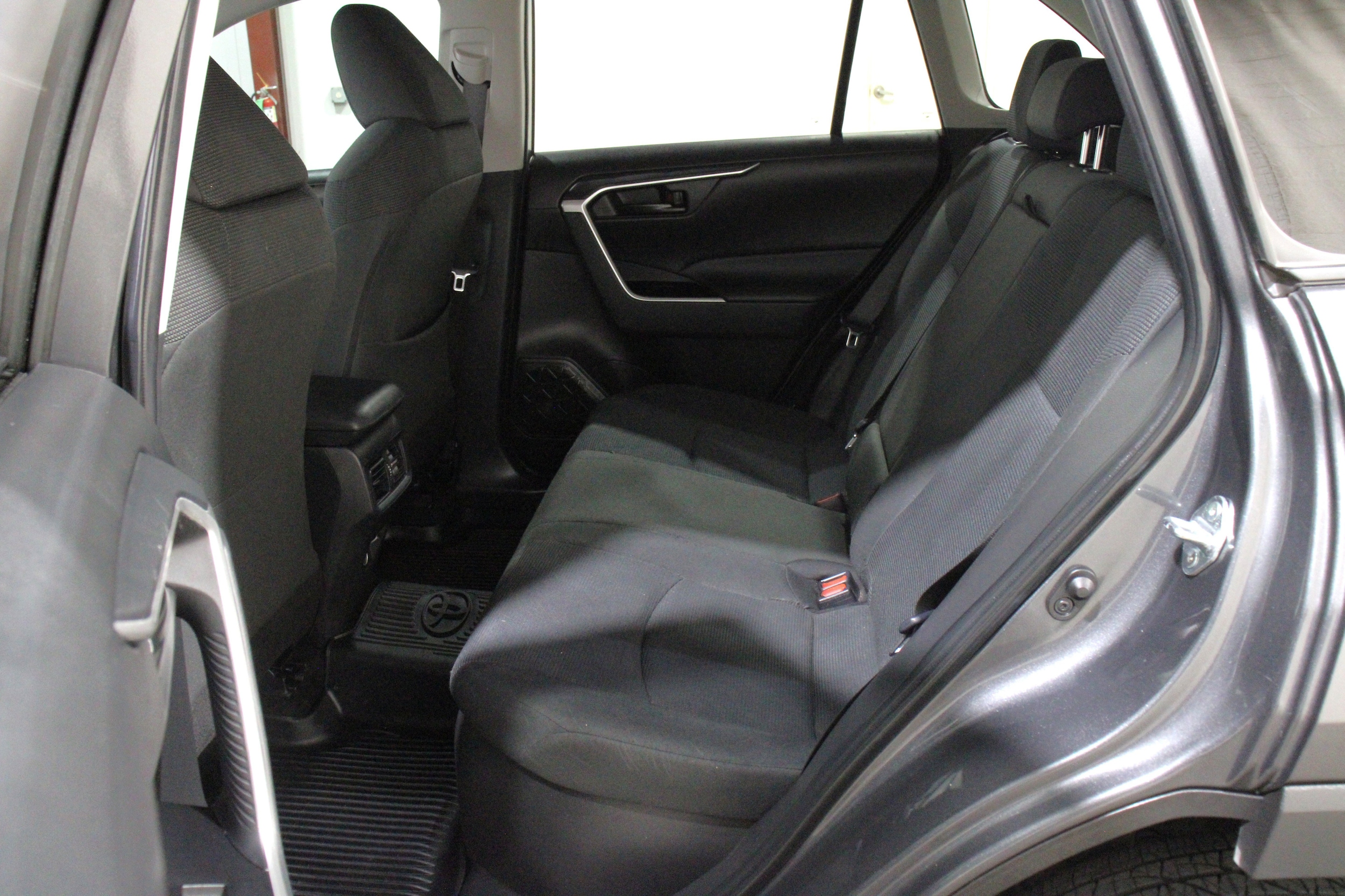 2024 Toyota RAV4 LE - Photo 23