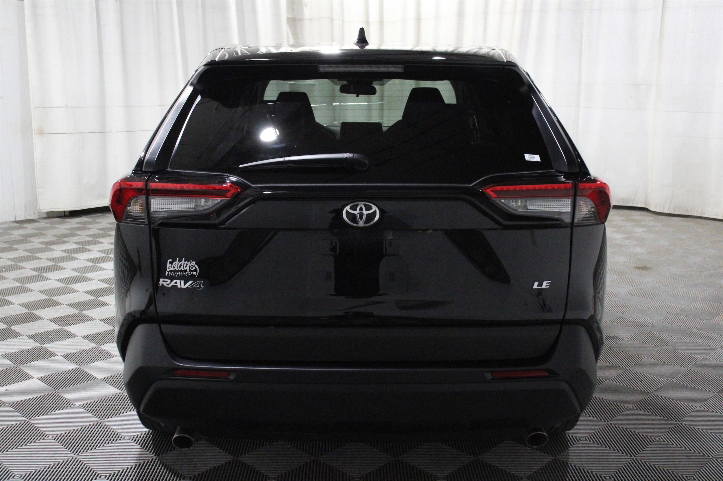 2024 Toyota RAV4 LE - Photo 31