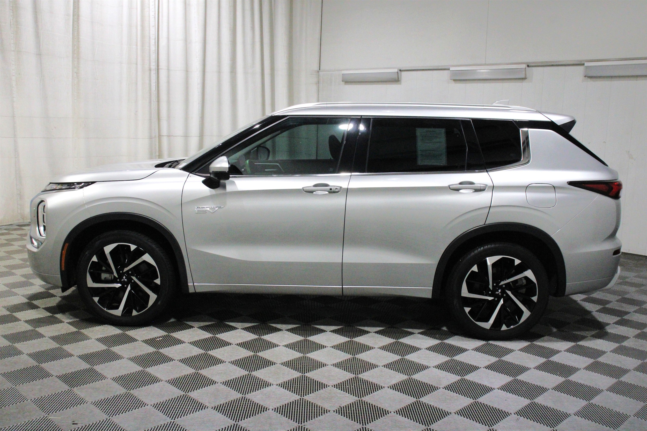 2023 Mitsubishi Outlander Plug-In Hybrid SEL - Photo 39